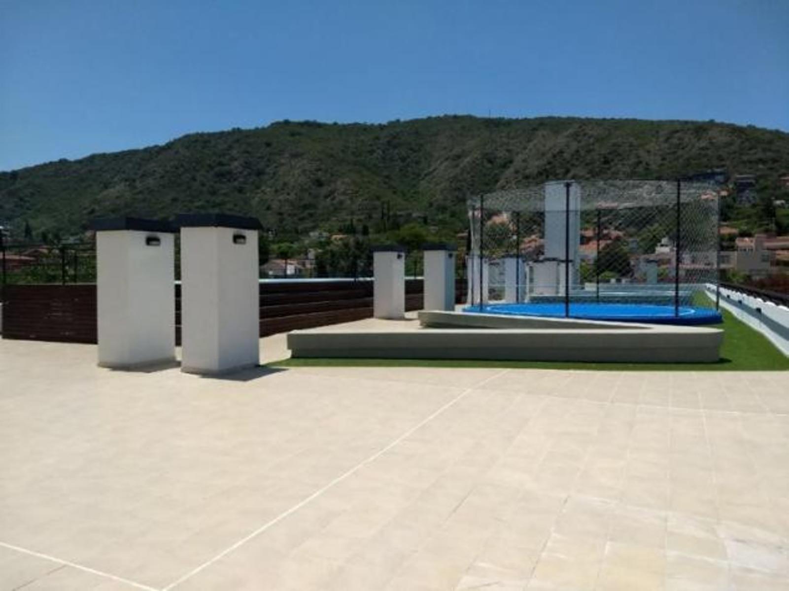 DEPARTAMENTO. ZONA CÈNTRICA. DOS DORMTORIOS. COCHERA. PILETA. QUINCHO