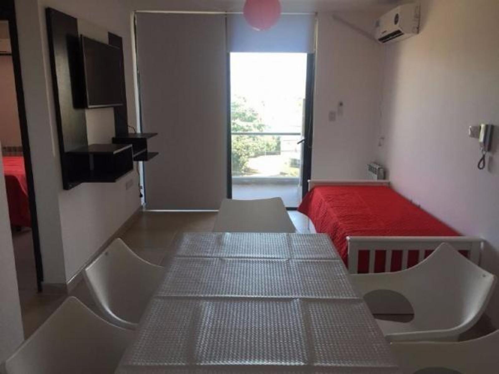 DEPARTENTO CÉNTRICO. UN DORMITORIO. COCHETA. PILETA. QUINCHO — foto 13