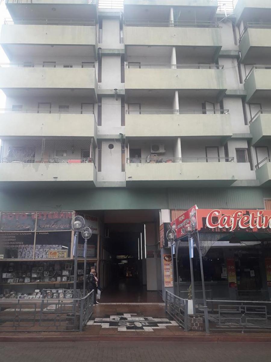 DEPARTAMENTO EN PLENO CENTRO. SOBRE PEATONAL. DOS DORMITORIOS