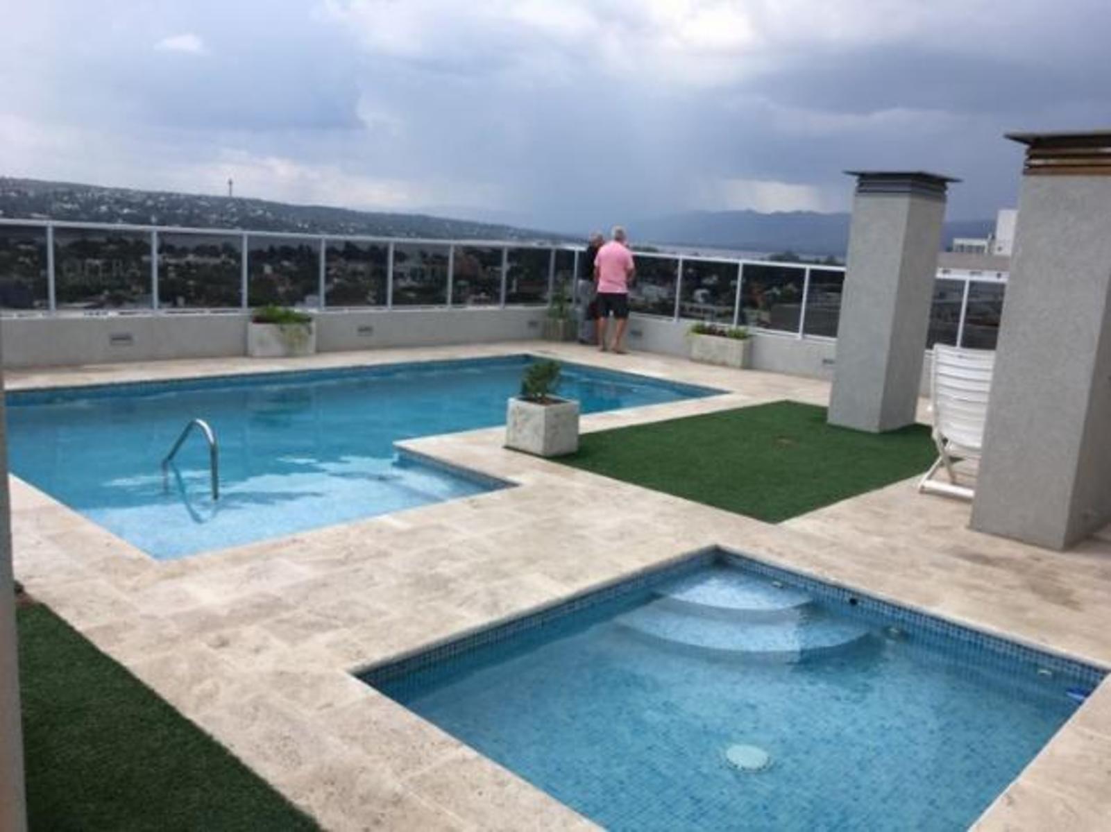 MONOAMBIENTE EN EDIFICIO OPERA. GRAN CATEGORIA. PISCINA. COCHERA. BALCÓN. HERMOSA VISTA