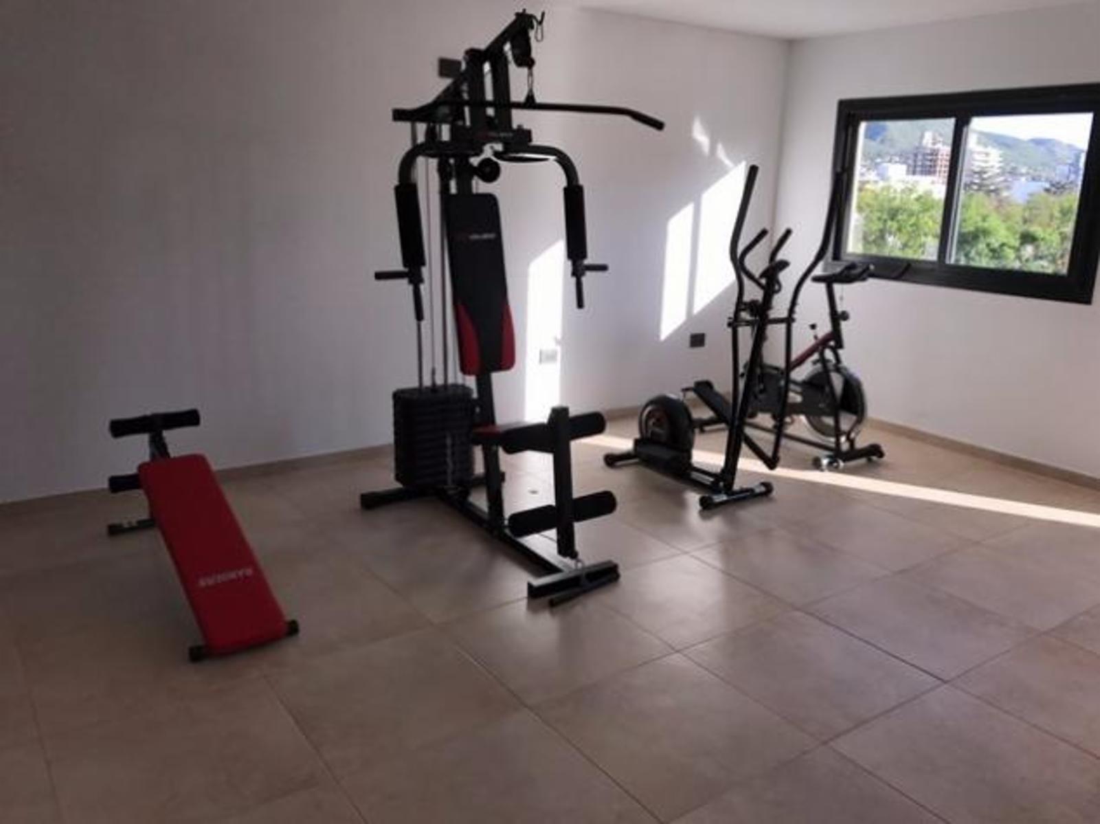 DEPARTAMENTO EN BARRIO VILLA DOMINGUEZ. UN DORMITORO. BALCON. COCHERA. PILETA. GIM. QUINCHO — foto 10