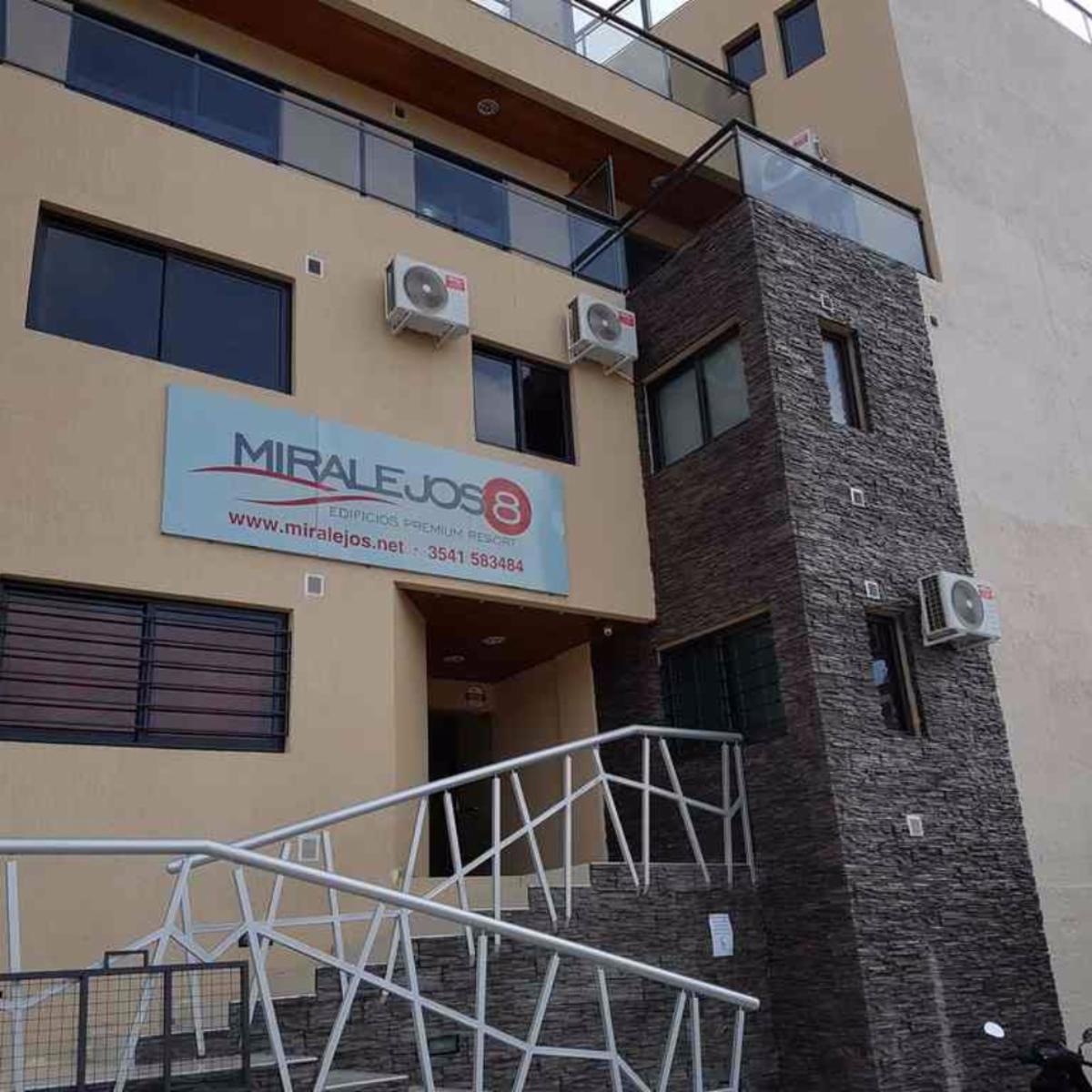 DEPARTAMENTO EN PLENO CENTRO. FRENTE AL LAGO. DOS DORMITORIOS. PILETA. AMENITIES COMPLETAS
