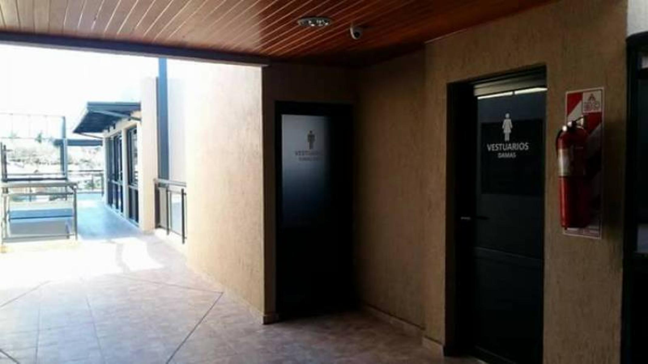 DEPARTAMENTO EN PLENO CENTRO. FRENTE AL LAGO. DOS DORMITORIOS. PILETA. AMENITIES COMPLETAS — foto 6