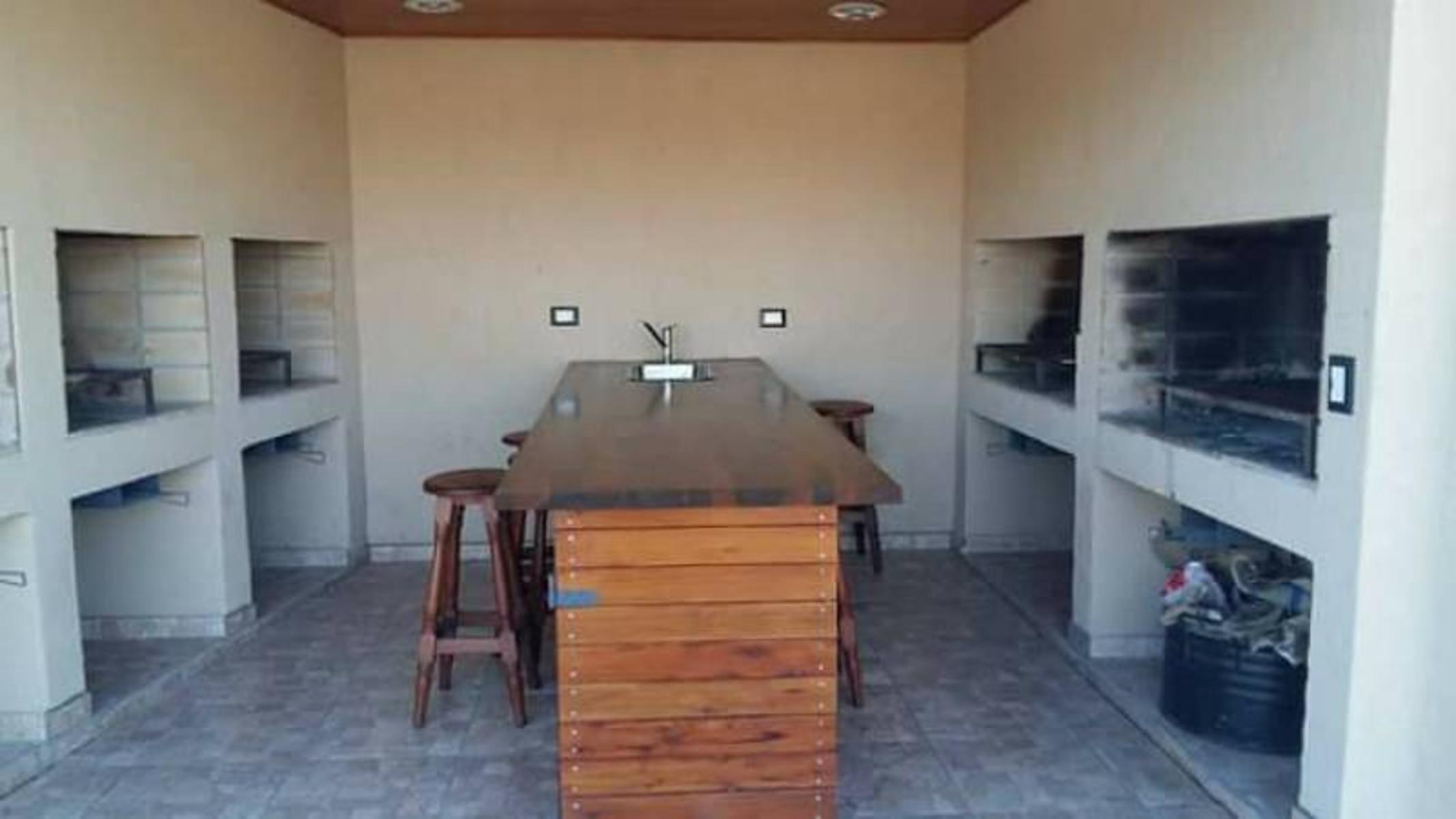 DEPARTAMENTO EN PLENO CENTRO. FRENTE AL LAGO. DOS DORMITORIOS. PILETA. AMENITIES COMPLETAS — foto 8