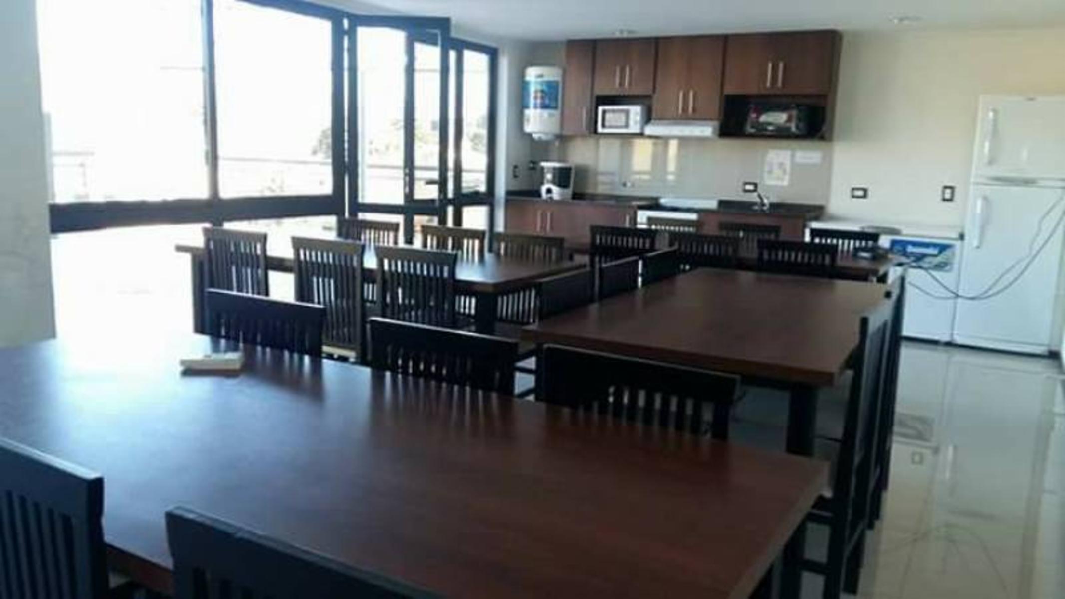 DEPARTAMENTO EN PLENO CENTRO. FRENTE AL LAGO. DOS DORMITORIOS. PILETA. AMENITIES COMPLETAS — foto 11