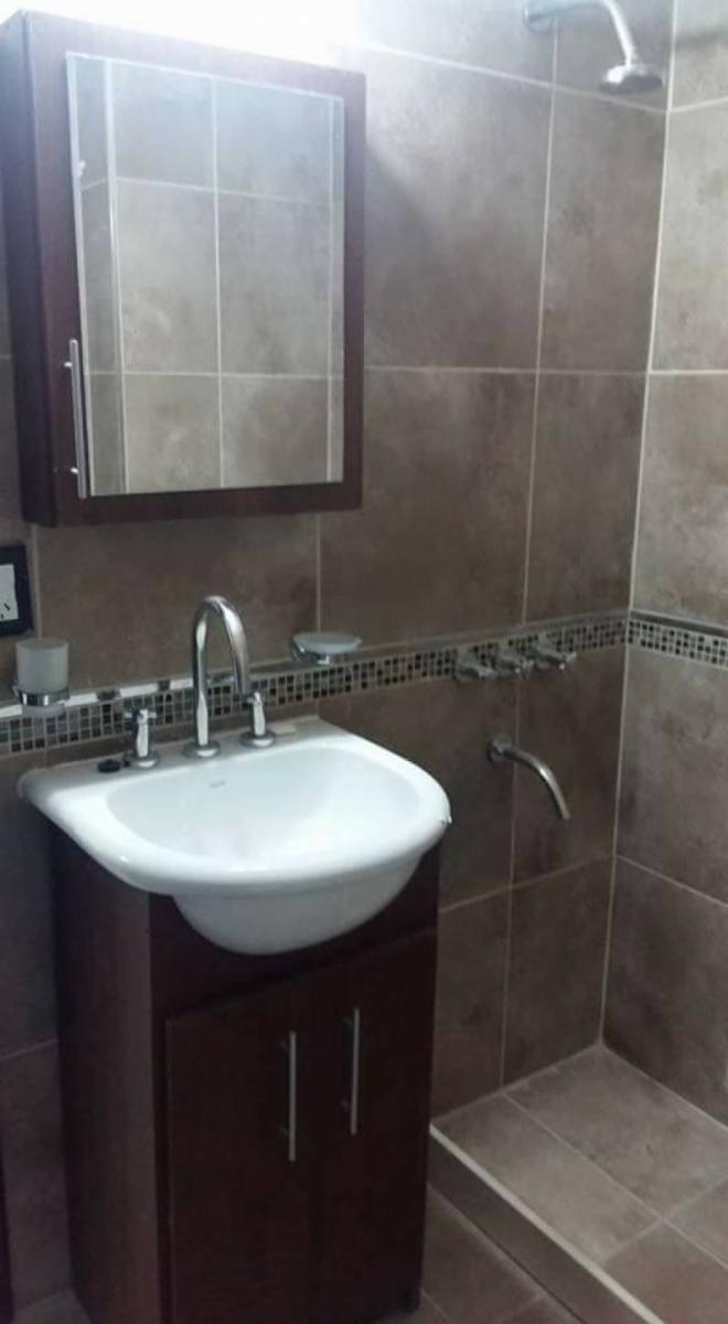 DEPARTAMENTO EN PLENO CENTRO. FRENTE AL LAGO. DOS DORMITORIOS. PILETA. AMENITIES COMPLETAS — foto 12