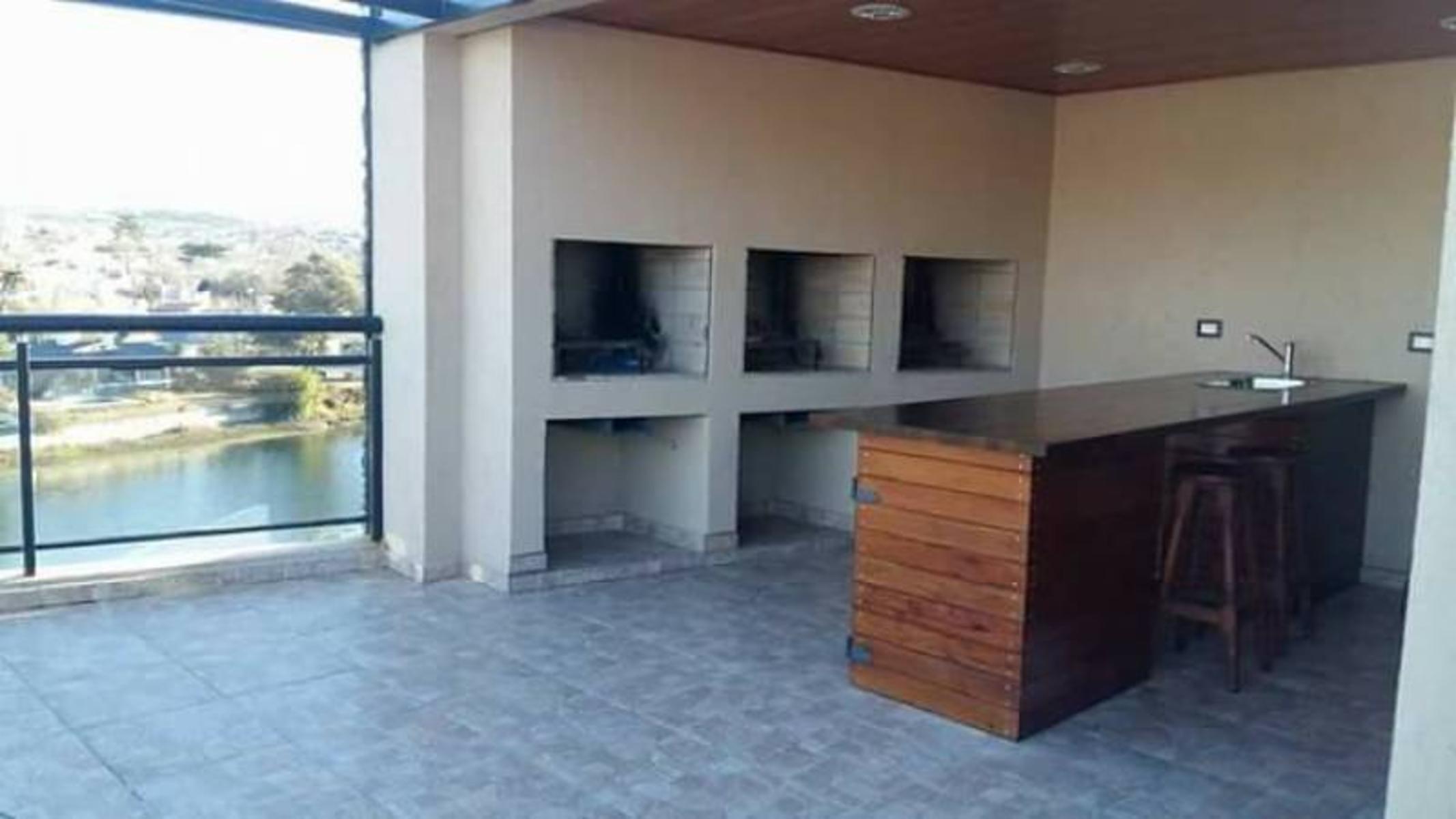 DEPARTAMENTO EN PLENO CENTRO. FRENTE AL LAGO. DOS DORMITORIOS. PILETA. AMENITIES COMPLETAS — foto 13