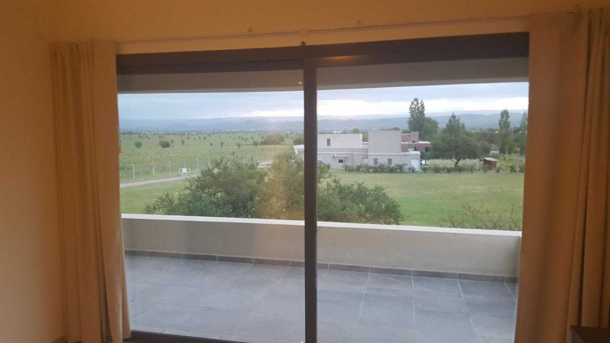 PROPIEDAD DE GRAN CATEGORÍA. EN BARRIO CERRADO CAUSANA SOBRE AUTOPISTA CBA-CARLOS PAZ. — foto 9