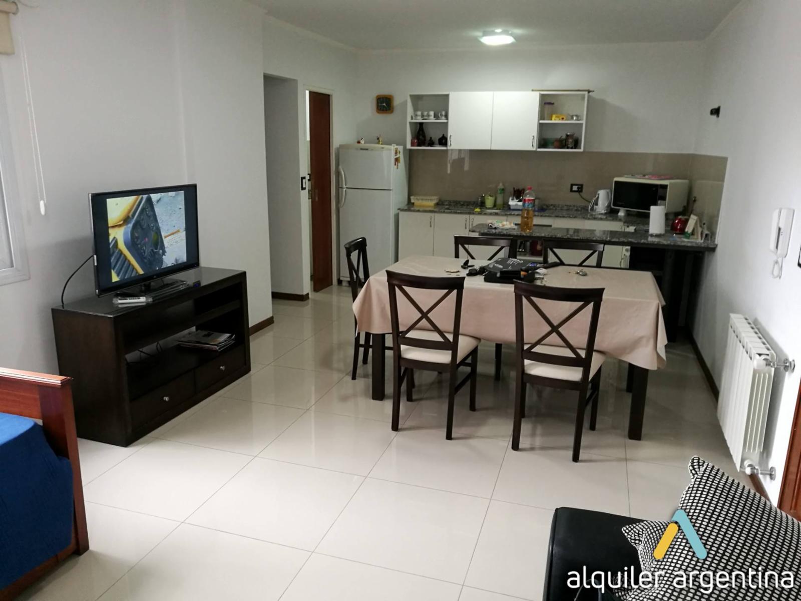 DEPARTAMENTO EN ZONA CENTRICA. PARA 4 PERSONAS. PILETA. COCHERA. EQUIPAMIENTO FULL — foto 2