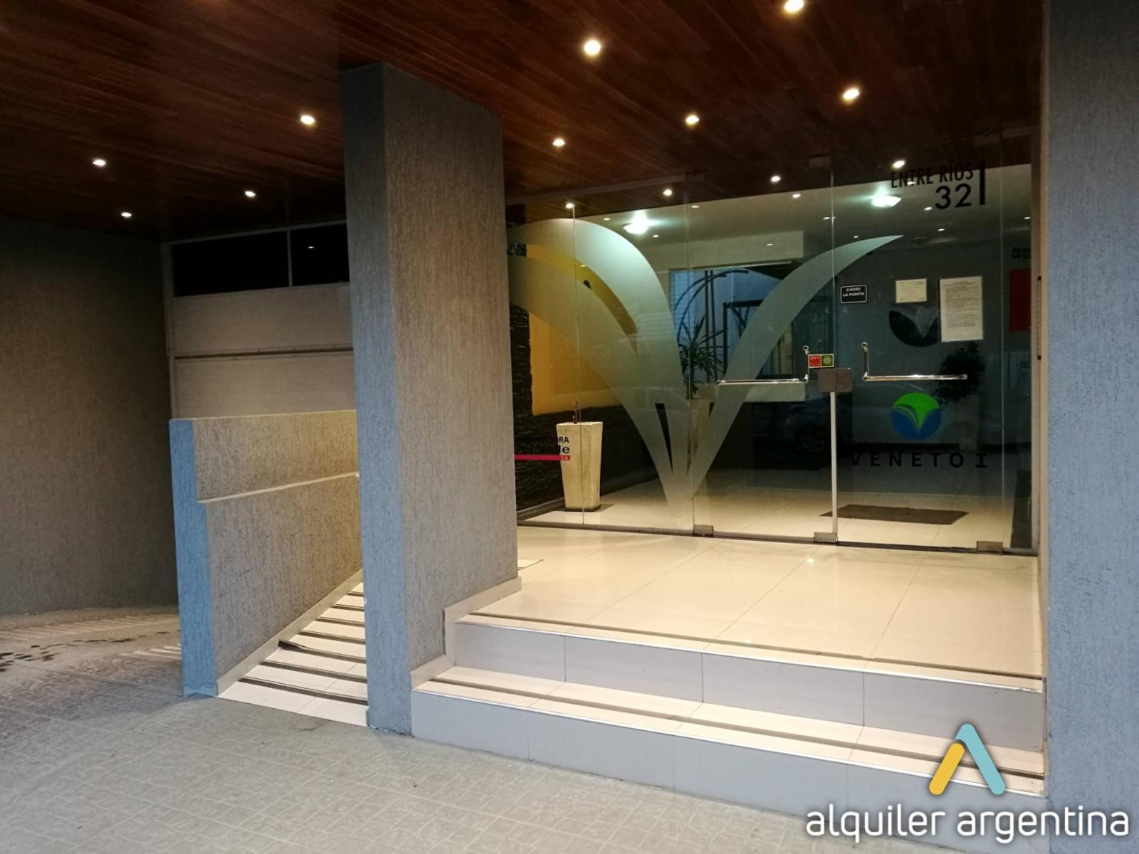 DEPARTAMENTO EN ZONA CENTRICA. PARA 4 PERSONAS. PILETA. COCHERA. EQUIPAMIENTO FULL — foto 10