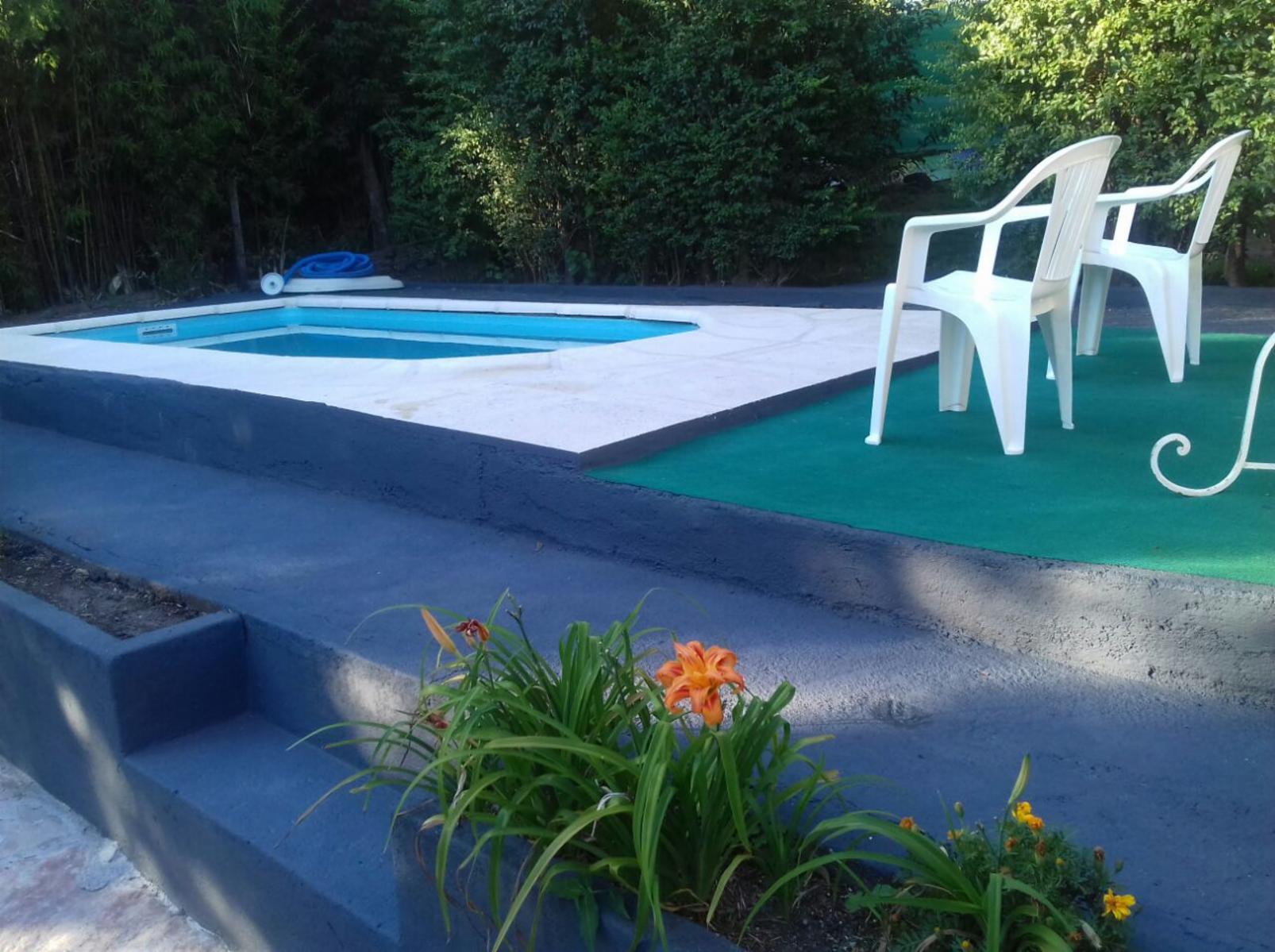 CHALET AMPLIO. PARA 8 PERSONAS. CON 4 DORMITORIOS. PATIO. PILETA.COCHERA