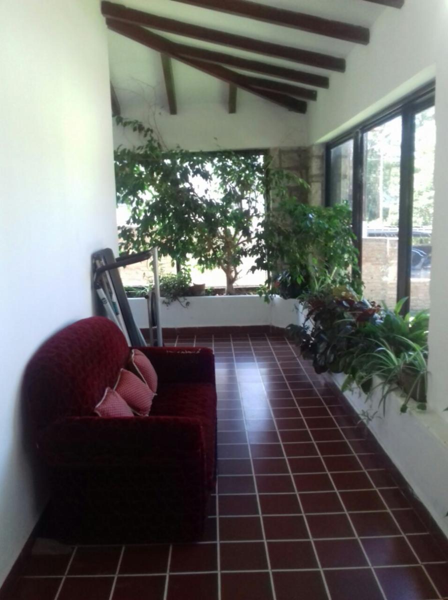 CHALET AMPLIO. PARA 8 PERSONAS. CON 4 DORMITORIOS. PATIO. PILETA.COCHERA — foto 8