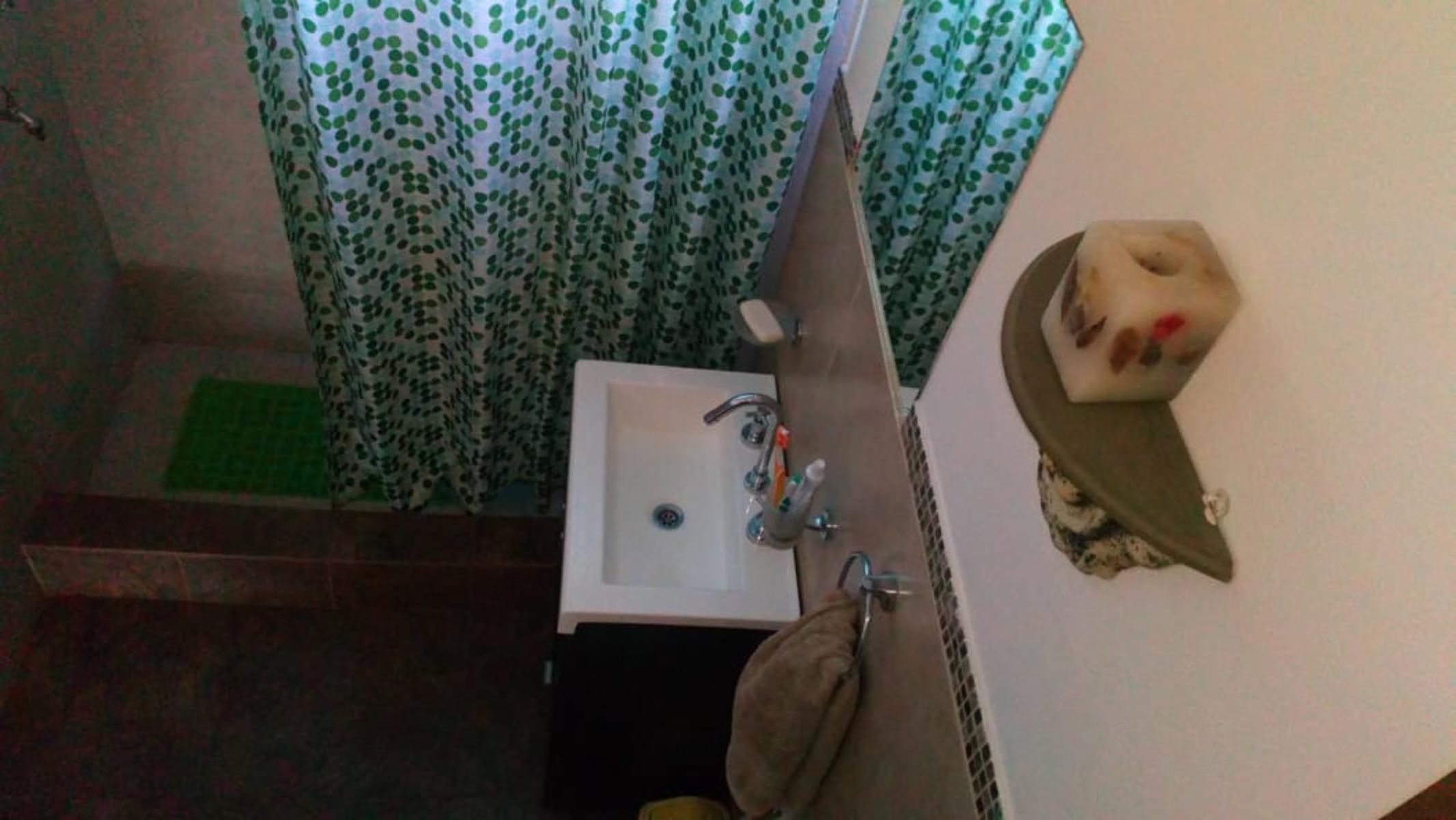 MUY LINDO CHALET. EN TANTI. PARA 4/5 PERSONAS. PILETA. PATIO. VISTA A LAS SIERRAS — foto 8