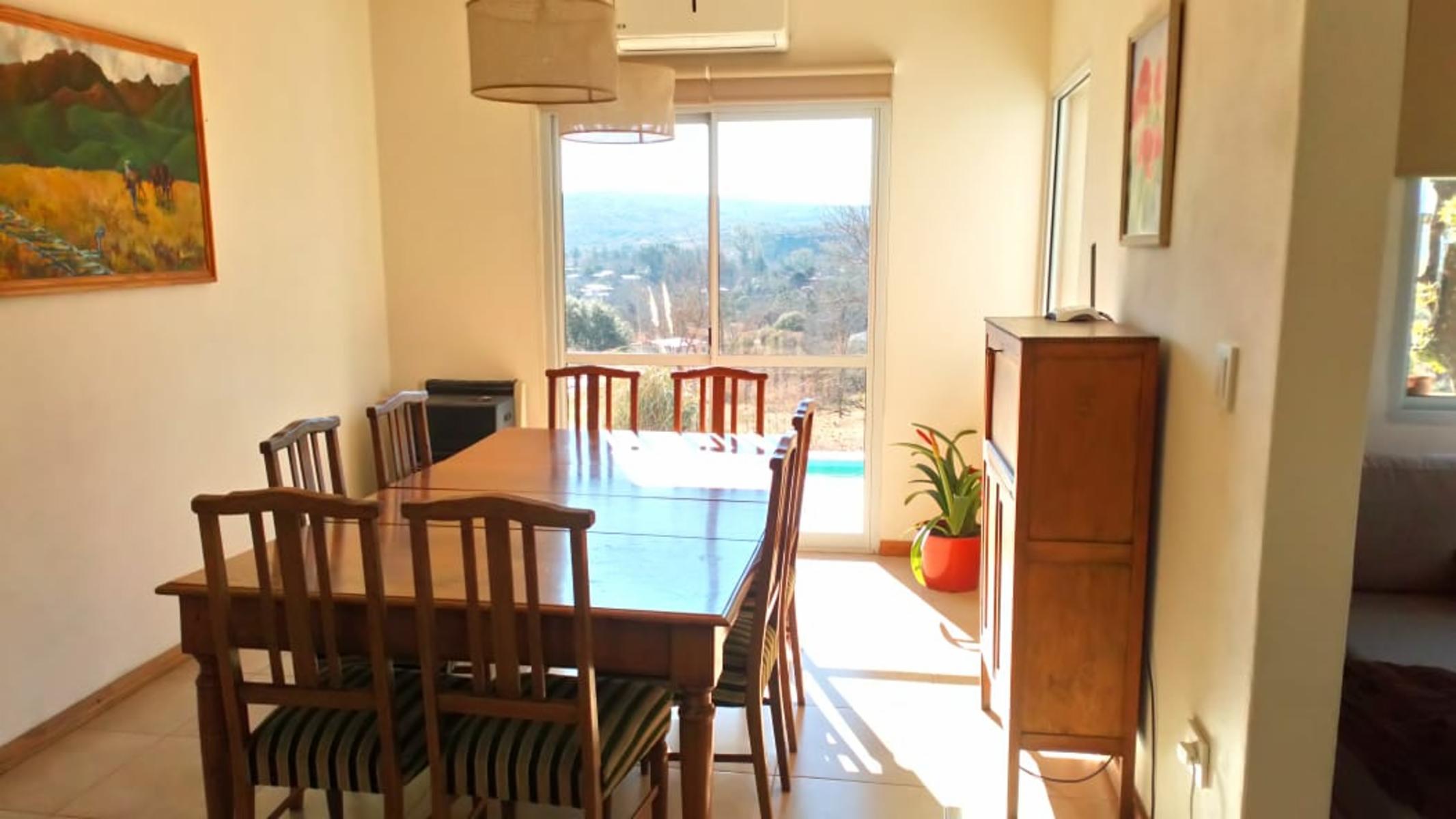 MUY LINDO CHALET. EN TANTI. PARA 4/5 PERSONAS. PILETA. PATIO. VISTA A LAS SIERRAS — foto 9