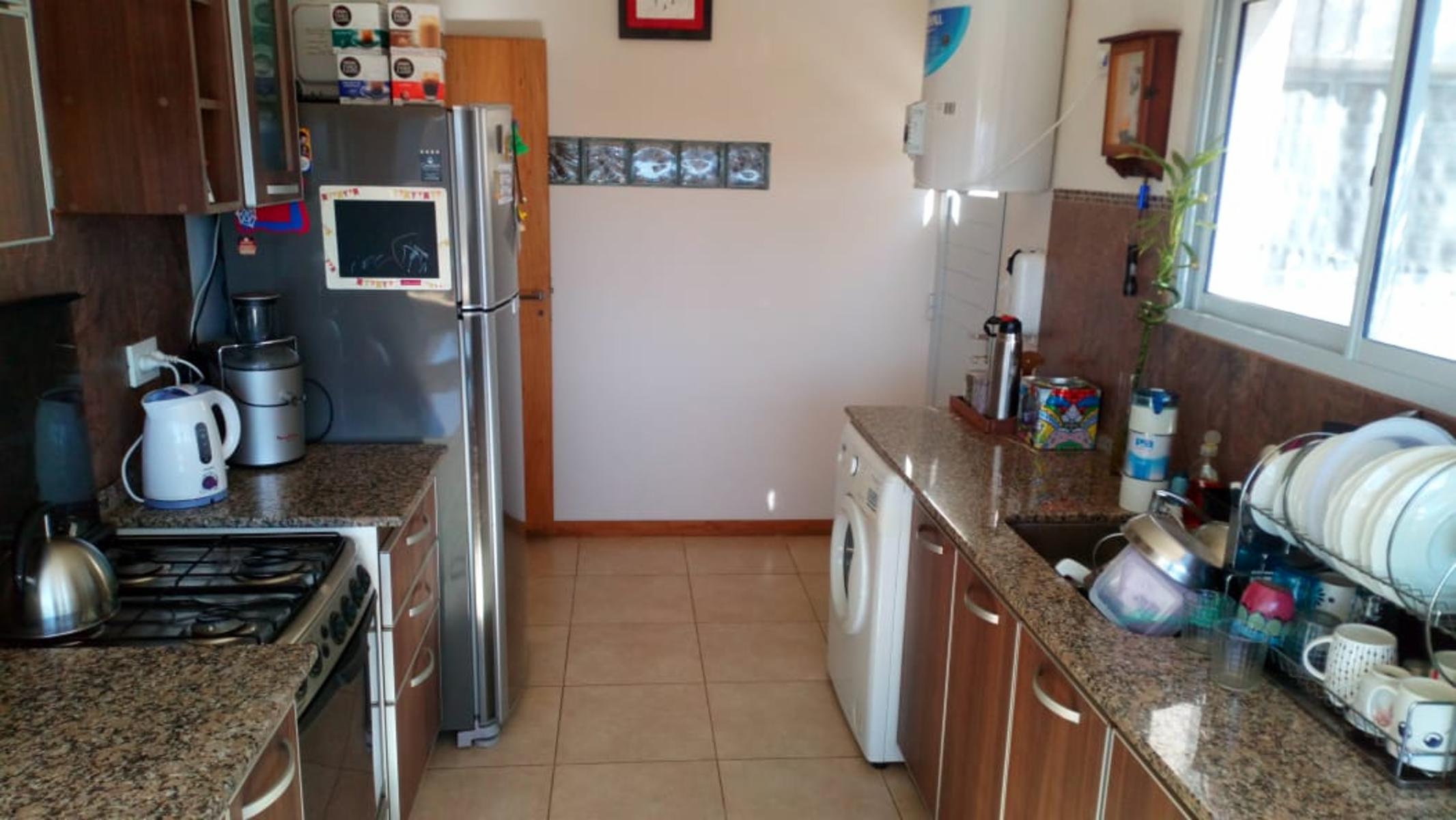 MUY LINDO CHALET. EN TANTI. PARA 4/5 PERSONAS. PILETA. PATIO. VISTA A LAS SIERRAS — foto 10