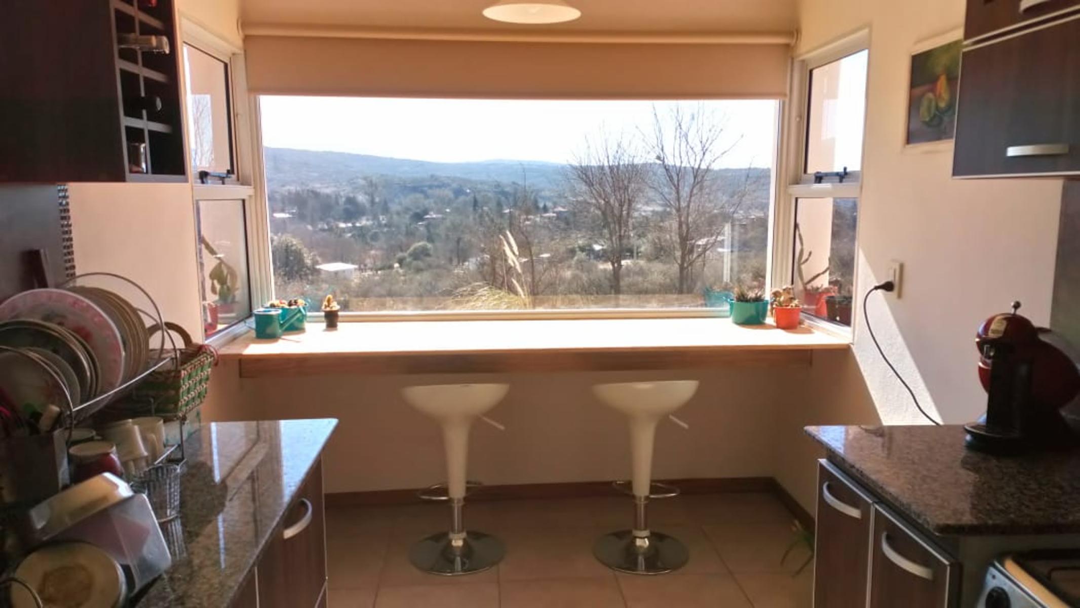 MUY LINDO CHALET. EN TANTI. PARA 4/5 PERSONAS. PILETA. PATIO. VISTA A LAS SIERRAS — foto 13