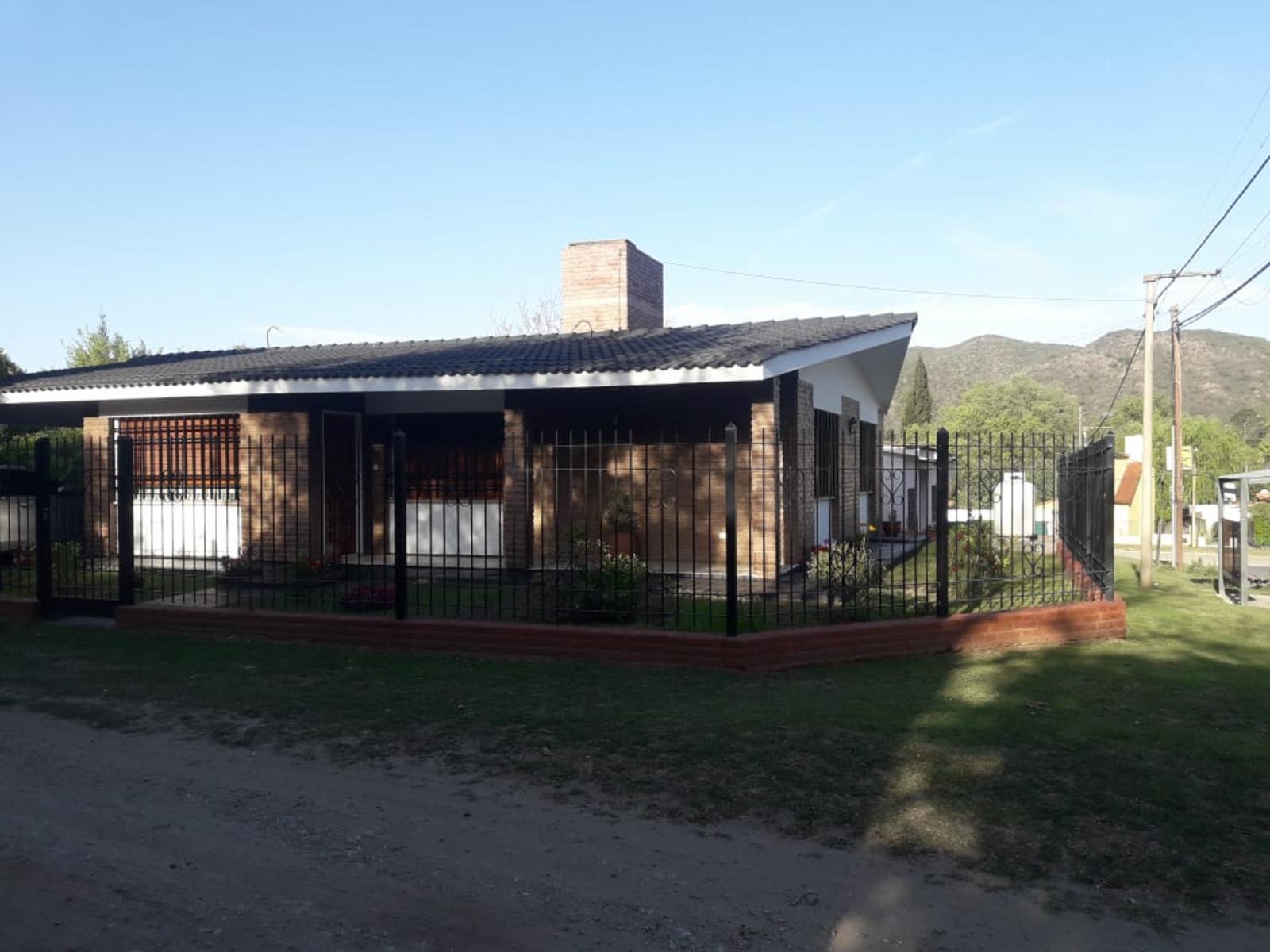 CHALET AMPLIO. PARA 10/12 PERSONAS. PILETA. PATIO. GALERIA. — foto 3