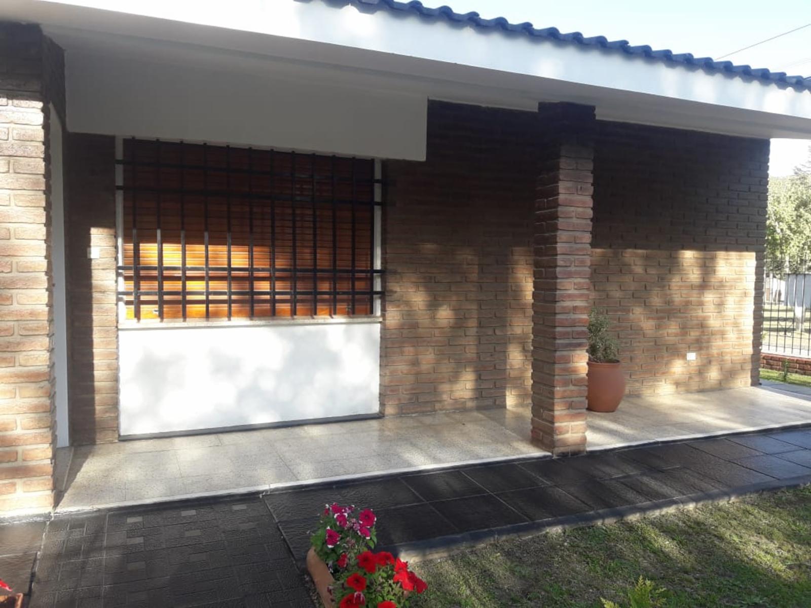 CHALET AMPLIO. PARA 10/12 PERSONAS. PILETA. PATIO. GALERIA. — foto 5