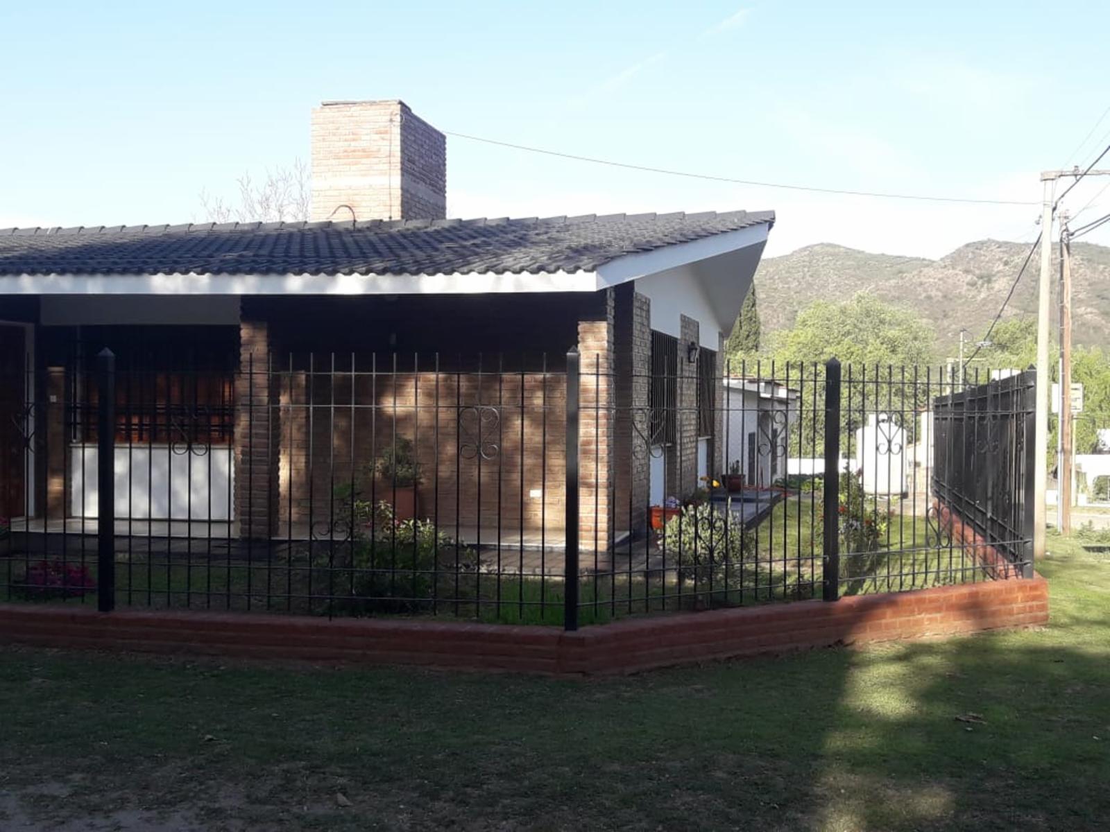 CHALET AMPLIO. PARA 10/12 PERSONAS. PILETA. PATIO. GALERIA. — foto 6