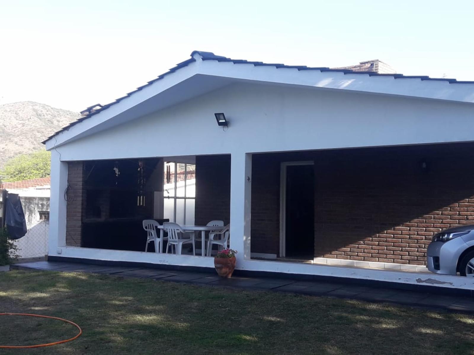 CHALET AMPLIO. PARA 10/12 PERSONAS. PILETA. PATIO. GALERIA. — foto 7