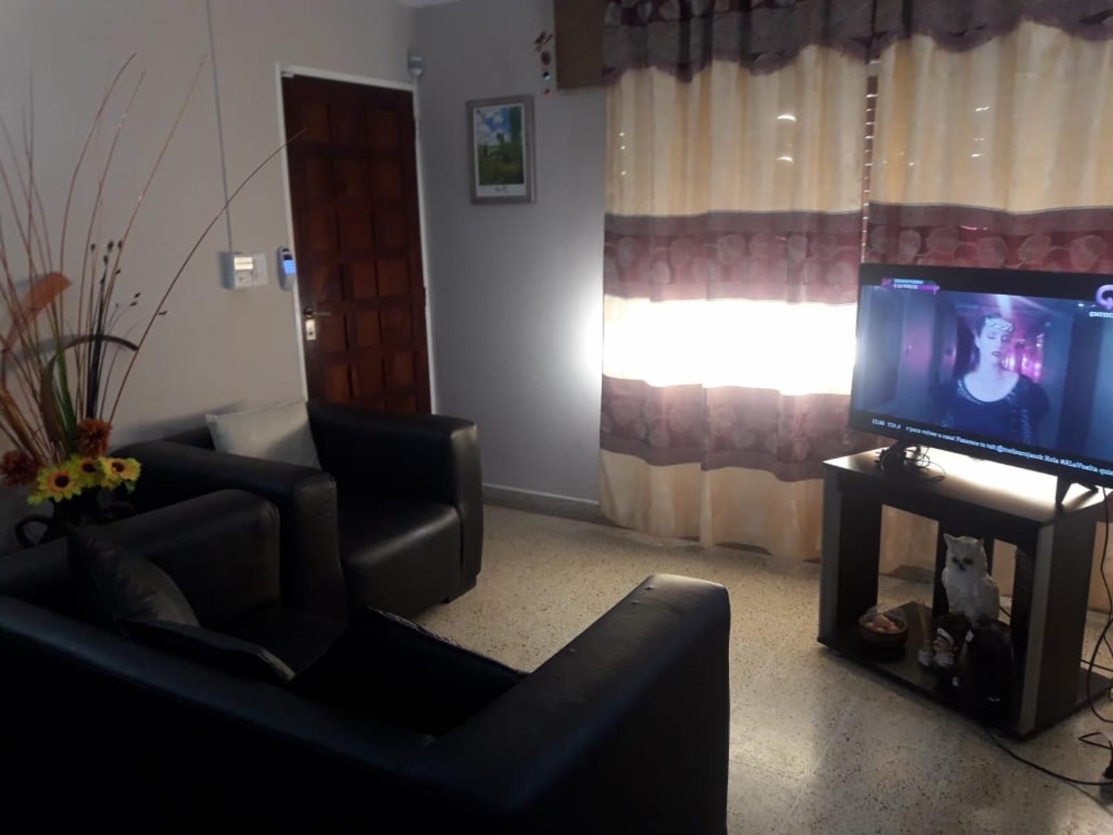 CHALET AMPLIO. PARA 10/12 PERSONAS. PILETA. PATIO. GALERIA. — foto 12