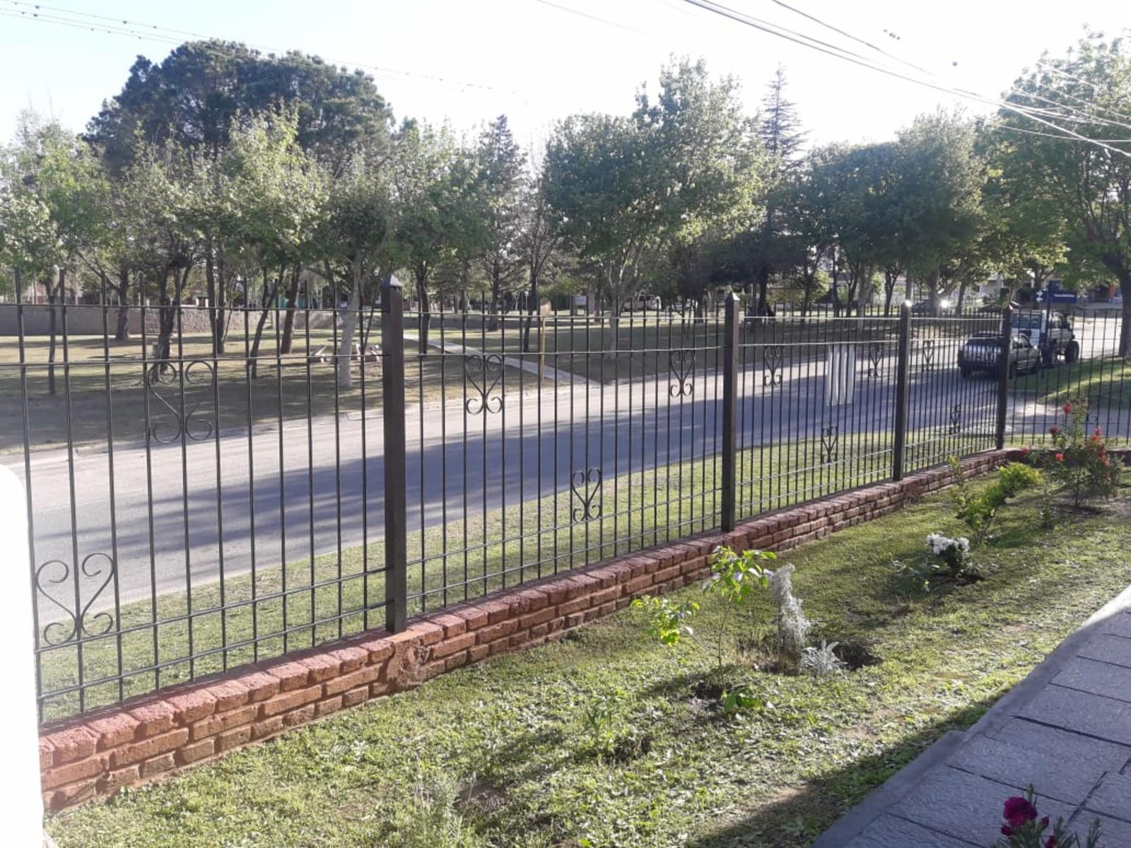CHALET AMPLIO. PARA 10/12 PERSONAS. PILETA. PATIO. GALERIA. — foto 15