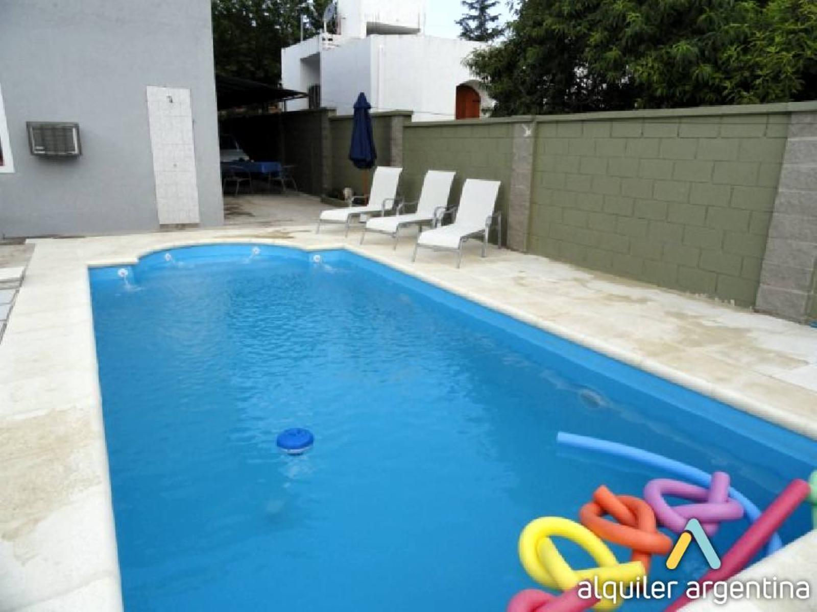 DEPARTAMENTO AMPLIO CON PILETA USO EXCLUSIVO PARA 9 PERSONAS