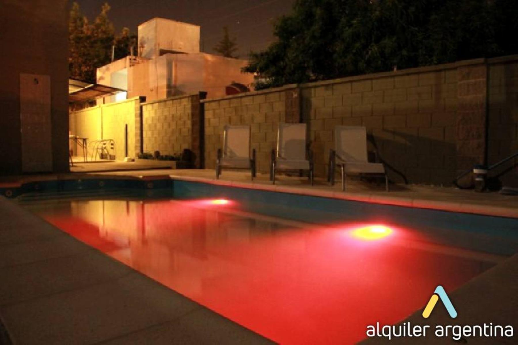 DEPARTAMENTO AMPLIO CON PILETA USO EXCLUSIVO PARA 9 PERSONAS — foto 3