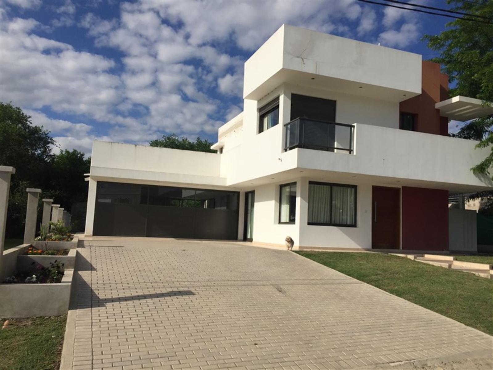 HERMOSA PROPIEDAD DE 1° CATEGORIA EN BARRIO CERRADO. — foto 2