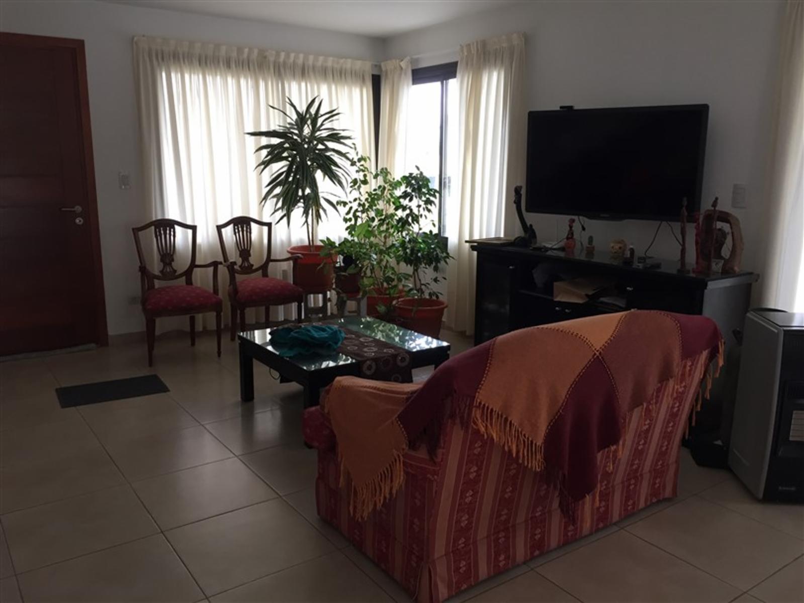 HERMOSA PROPIEDAD DE 1° CATEGORIA EN BARRIO CERRADO. — foto 4