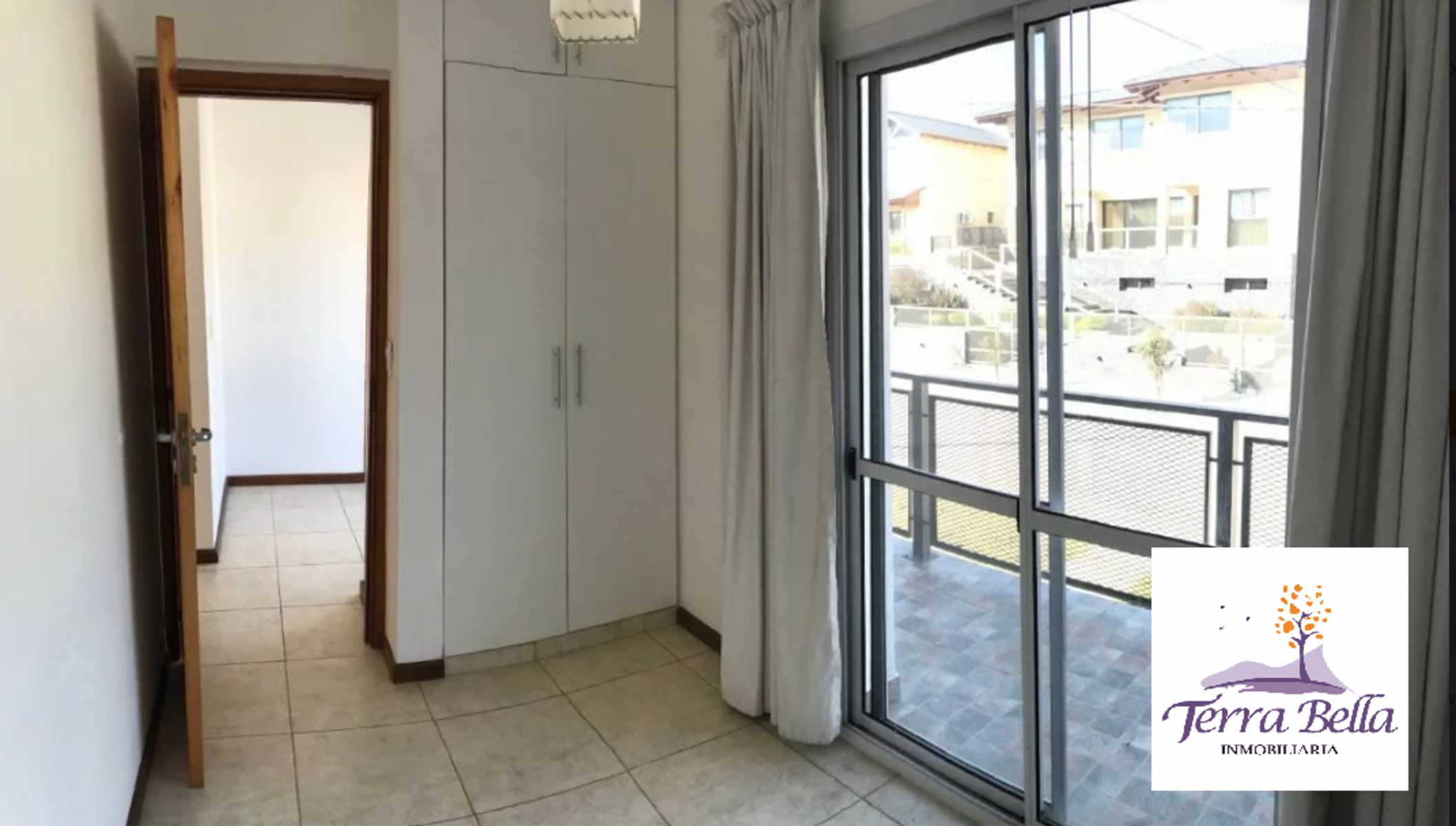 CHALET DE CATEGORIA EN BARRIO CERRADO FRENTE AL RÍO SAN ANTONIO. A 15 MINUTOS DEL CENTRO DE VILLA CARLOS PAZ — foto 3