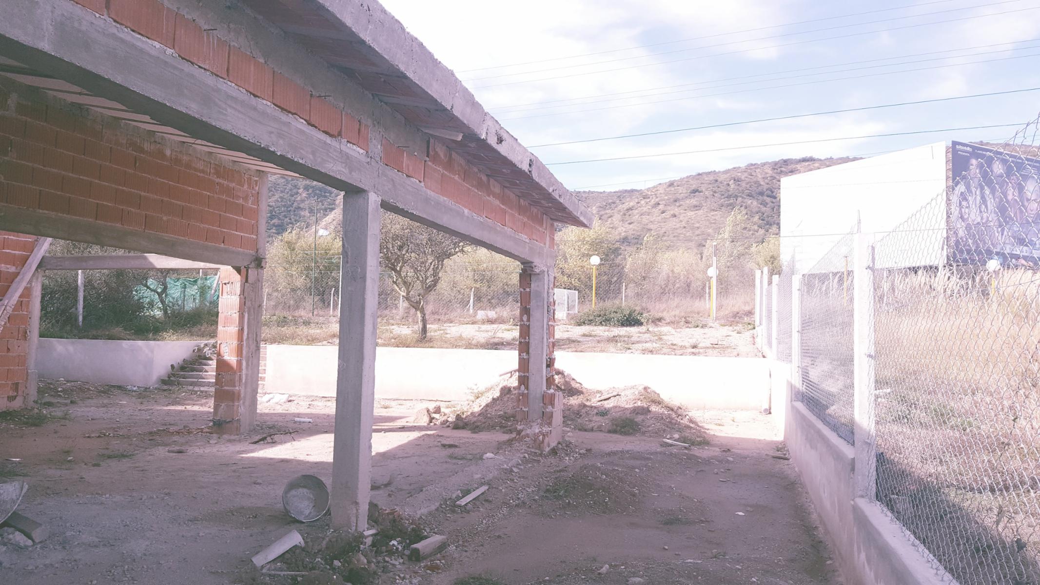 CHALET EN CONSTRUCCIÓN EN BARRIO CERRADO EL DORADO II. FRENTE AL RIO SAN ANTONIO Y A 10 MINUTOS DEL CENTRO DE VILLA CARLOS PAZ — foto 9