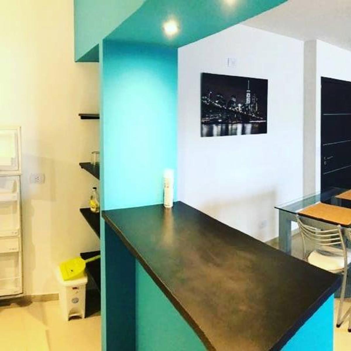 DEPARTAMENTO CENTRICO PARA 4 PERSONAS CON PATIO. ASADOR. QUINCHO. PILETA. COCHERA — foto 2