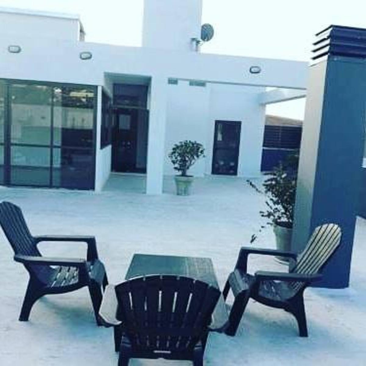 DEPARTAMENTO CENTRICO PARA 4 PERSONAS CON PATIO. ASADOR. QUINCHO. PILETA. COCHERA — foto 4