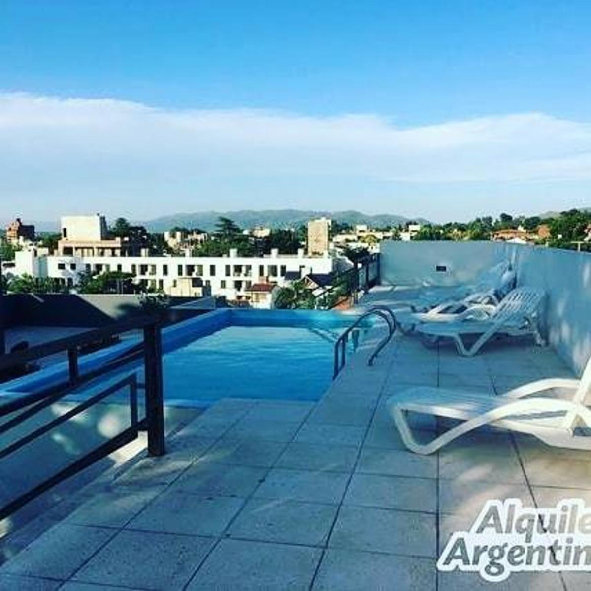 DEPARTAMENTO CENTRICO PARA 4 PERSONAS CON PATIO. ASADOR. QUINCHO. PILETA. COCHERA — foto 7