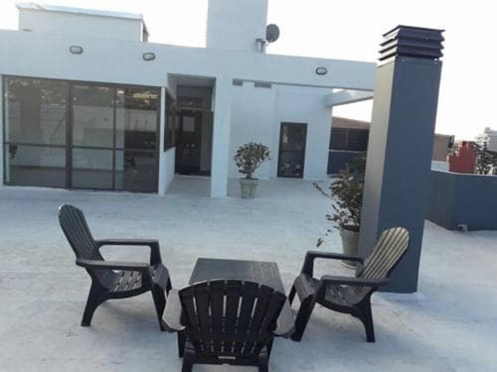 DEPARTAMENTO CENTRICO PARA 4 PERSONAS CON PATIO. ASADOR. QUINCHO. PILETA. COCHERA — foto 9