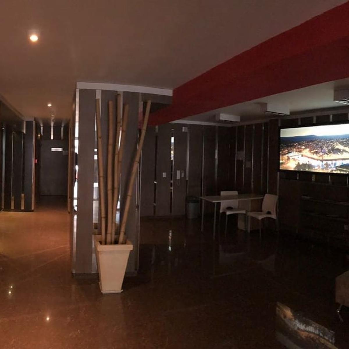 DEPARTAMENTO EN EDIFICIO DE CATEGORIA EN ZONA CENTRICA. PISCINA. TERRAZA CON VISTA PANORAMICA. QUINCHO. COCHERA. ASADOR. GIM — foto 12