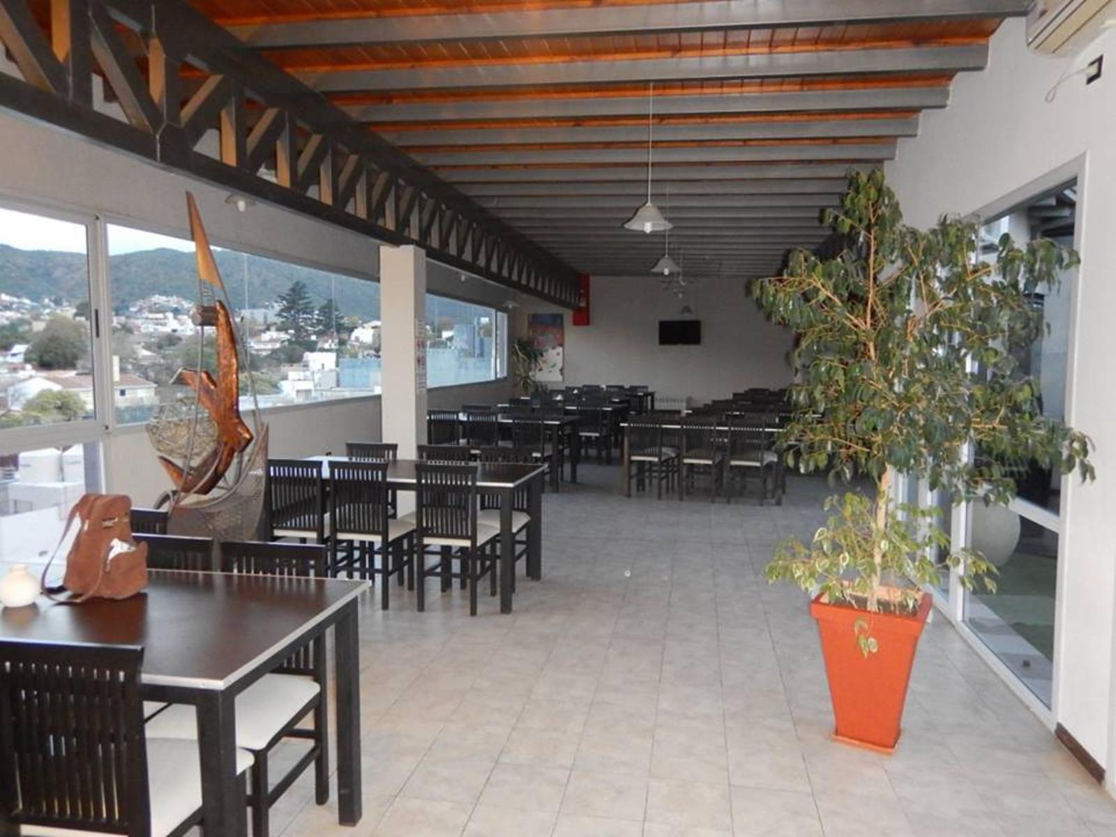 DEPARTAMENTO EN PLENO CENTRO. CON PILETA. COCHERA. ASADOR. EQUIPAMIENTO FULL — foto 5