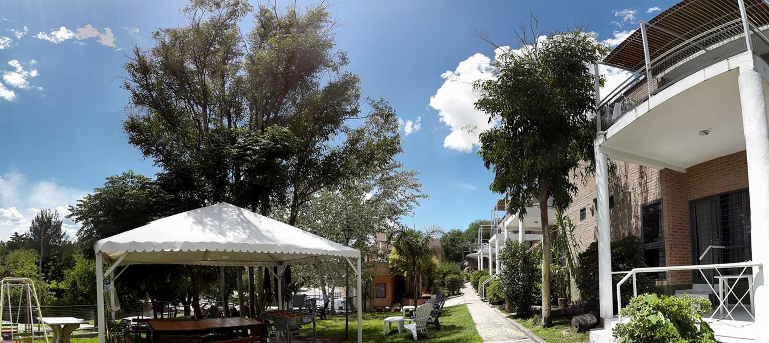 COMPLEJO DE CABAÑAS FRENTE AL RIO. A 10 MINUTOS DE PLENO CENTRO. PISCINA. PATIO. SOLARIUM. ASADORES - 3