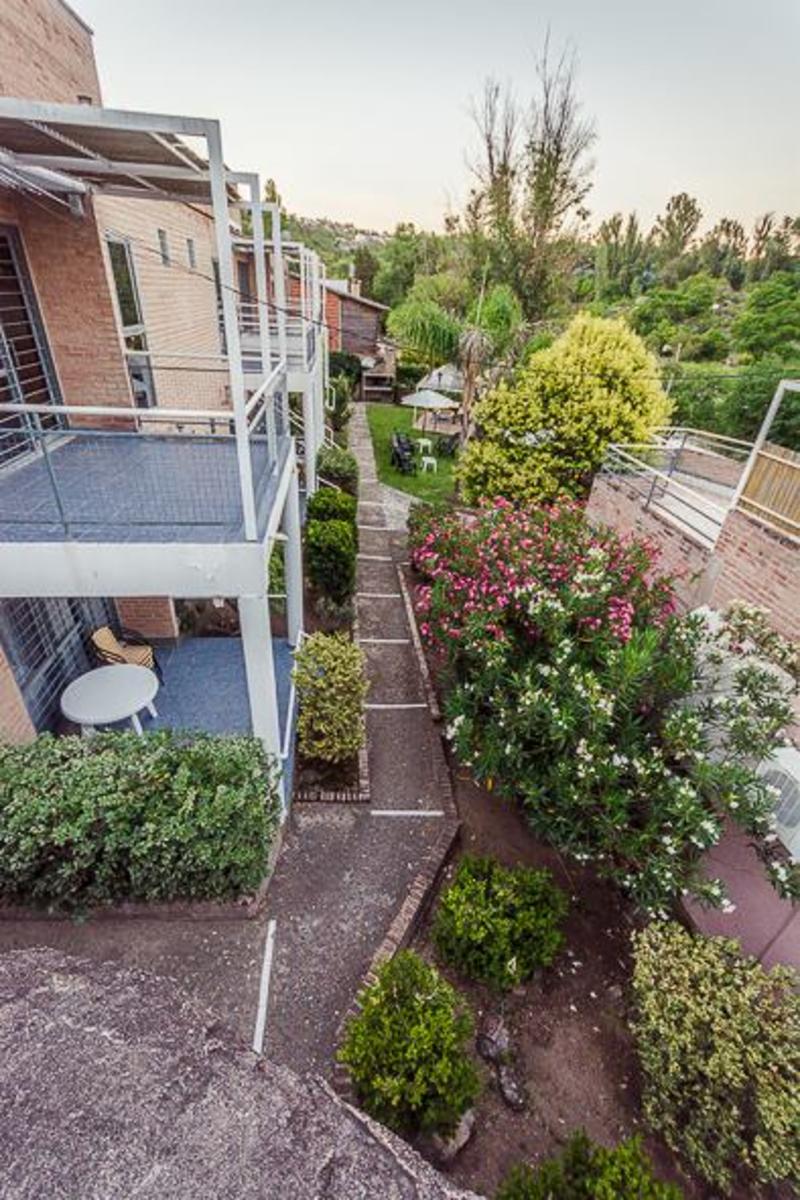 COMPLEJO DE CABAÑAS FRENTE AL RIO. A 10 MINUTOS DE PLENO CENTRO. PISCINA. PATIO. SOLARIUM. ASADORES - 8