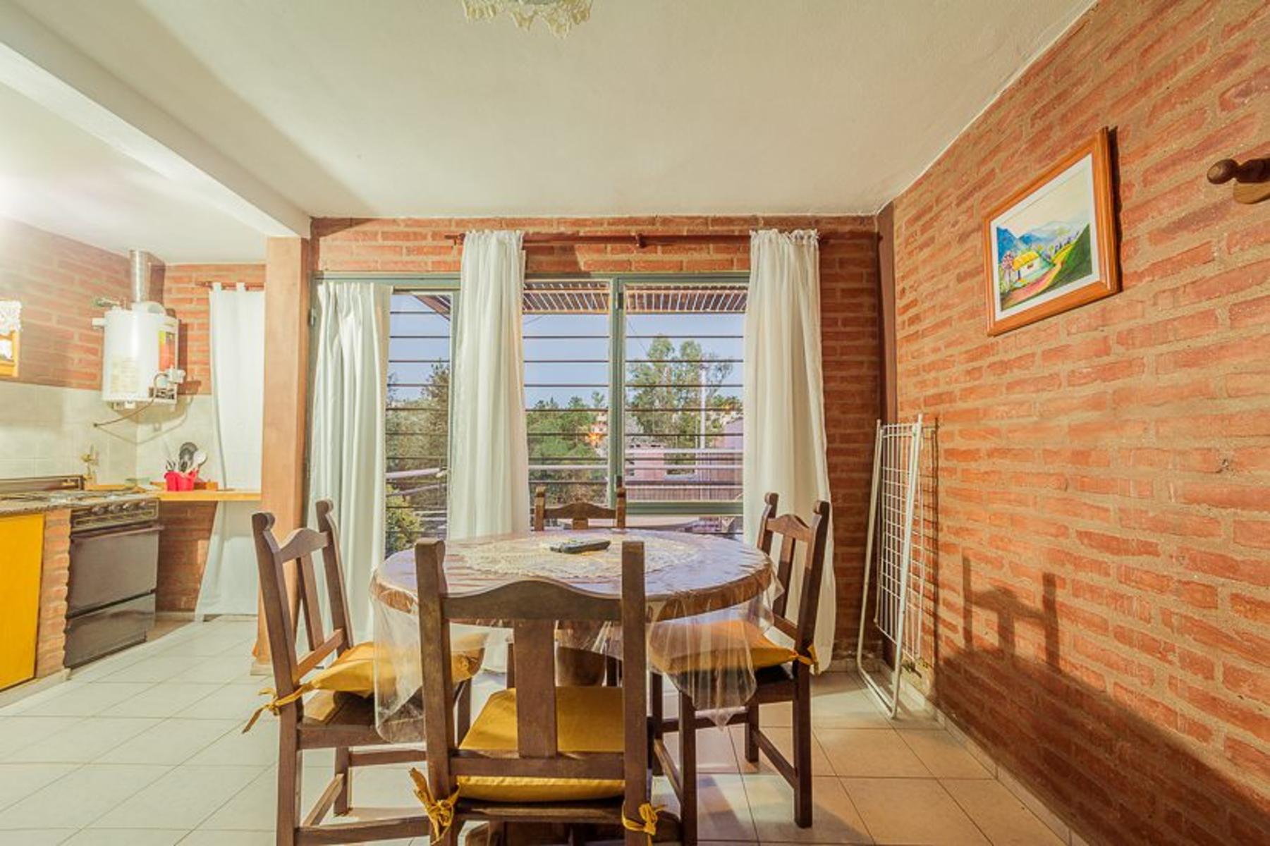 COMPLEJO DE CABAÑAS FRENTE AL RIO. A 10 MINUTOS DE PLENO CENTRO. PISCINA. PATIO. SOLARIUM. ASADORES - 12
