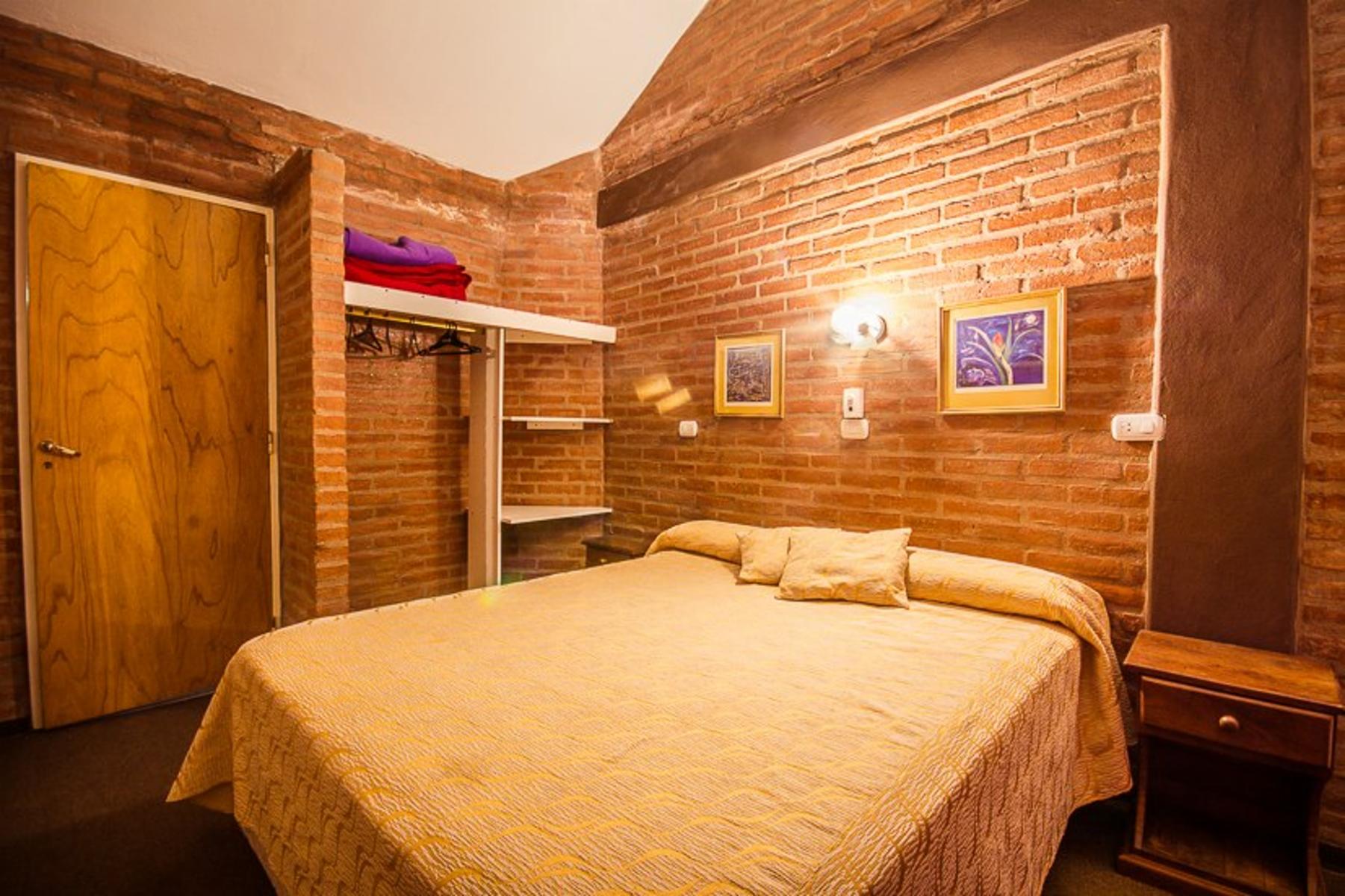 COMPLEJO DE CABAÑAS FRENTE AL RIO. A 10 MINUTOS DE PLENO CENTRO. PISCINA. PATIO. SOLARIUM. ASADORES - 13