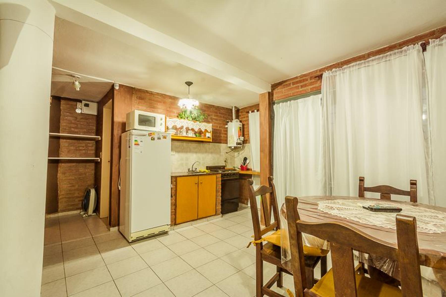 COMPLEJO DE CABAÑAS FRENTE AL RIO. A 10 MINUTOS DE PLENO CENTRO. PISCINA. PATIO. SOLARIUM. ASADORES - 14