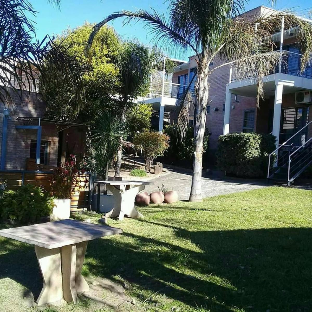 COMPLEJO DE CABAÑAS FRENTE AL RIO. A 10 MINUTOS DE PLENO CENTRO. PISCINA. PATIO. SOLARIUM. ASADORES - 24