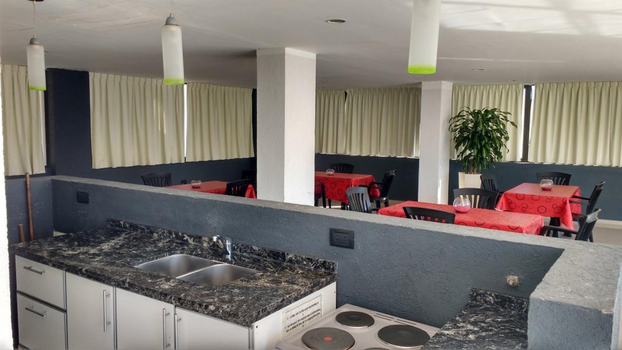 DEPARTAMENTO EN PLENO CENTRO PARA 4 PERSONAS CON PISCINA QUINCHO COCHERA EQUIPAMIENTO FULL — foto 4
