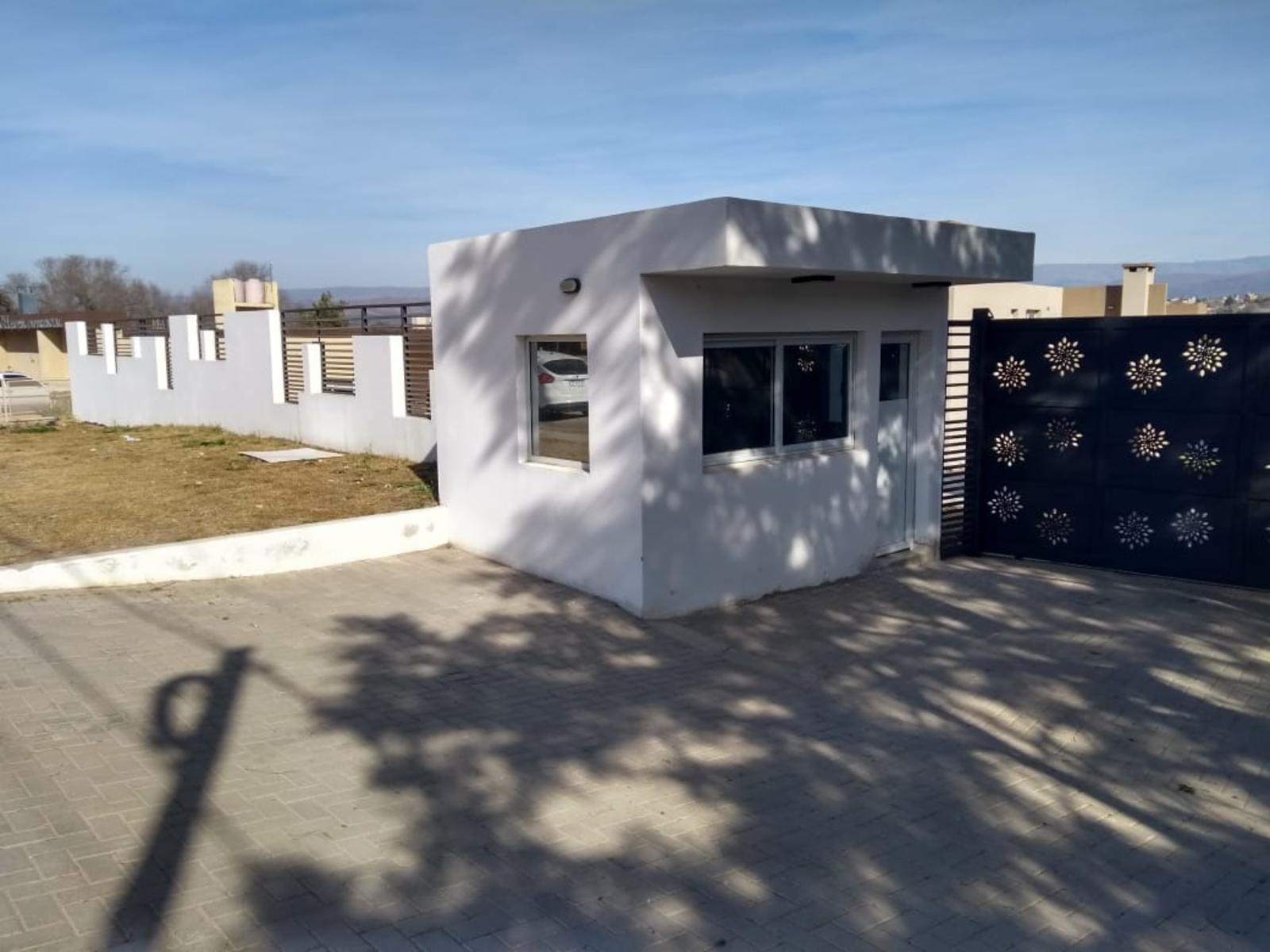 VENTA DE DUPLEX A ESTRENAR EN COMPLEJO SOBRE EL RIO CON SEGURIDAD 24 HS. PISCINA. GIM. BAJADA PROPIA AL RIO — foto 2