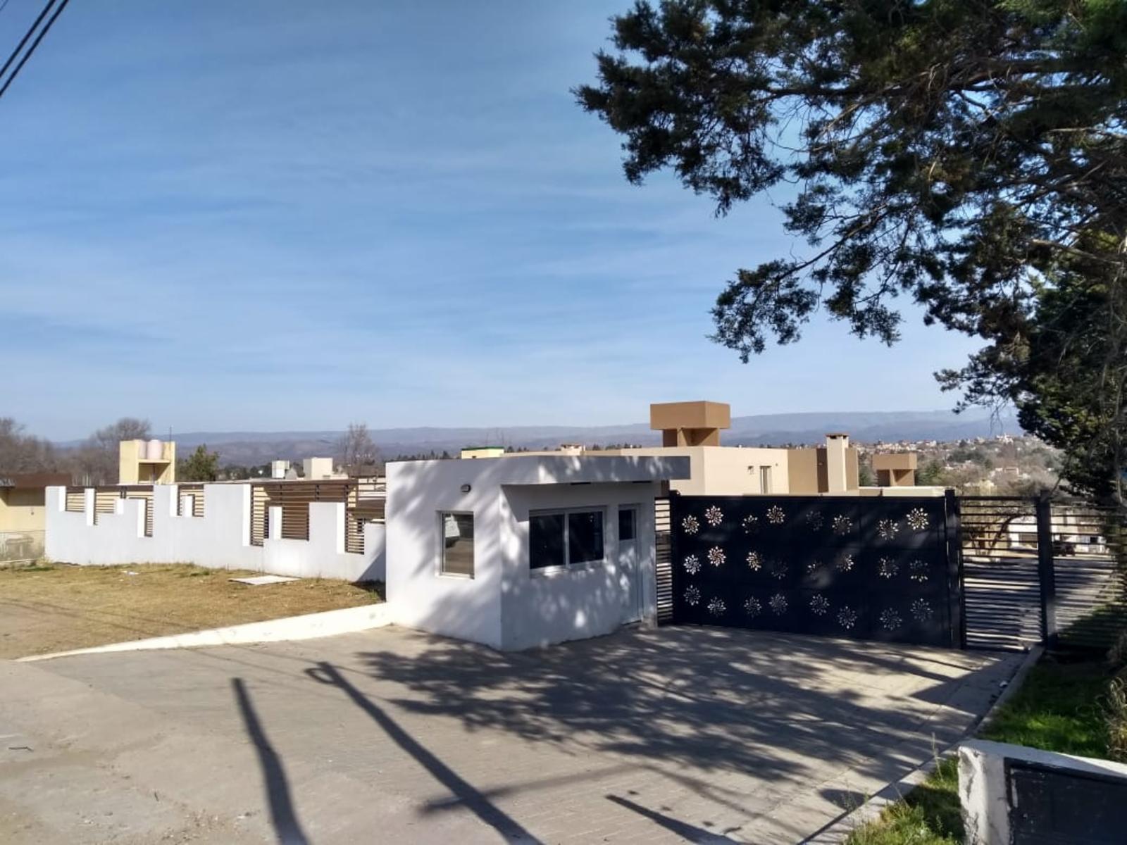 VENTA DE DUPLEX A ESTRENAR EN COMPLEJO SOBRE EL RIO CON SEGURIDAD 24 HS. PISCINA. GIM. BAJADA PROPIA AL RIO — foto 3