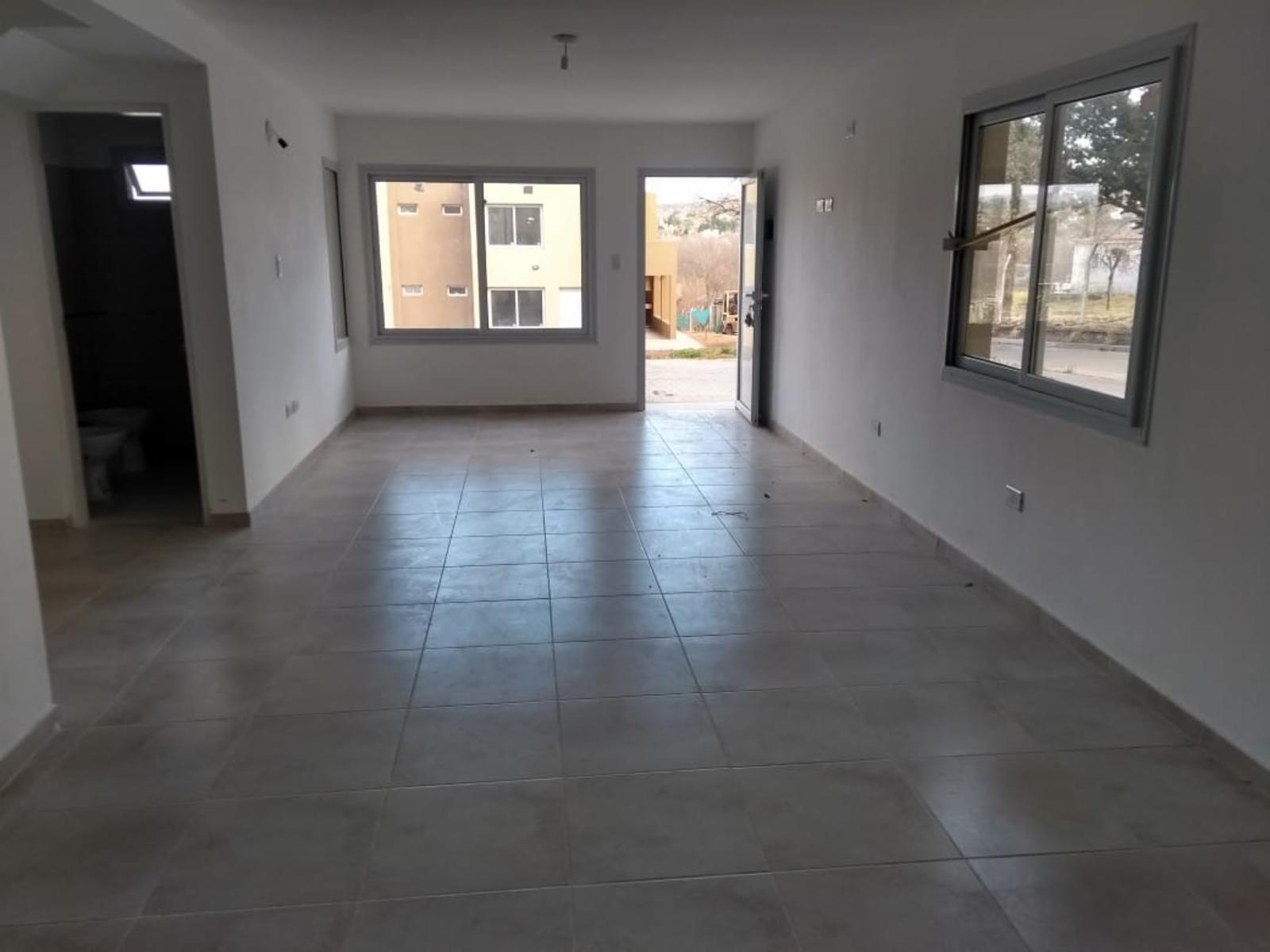 VENTA DE DUPLEX A ESTRENAR EN COMPLEJO SOBRE EL RIO CON SEGURIDAD 24 HS. PISCINA. GIM. BAJADA PROPIA AL RIO — foto 13