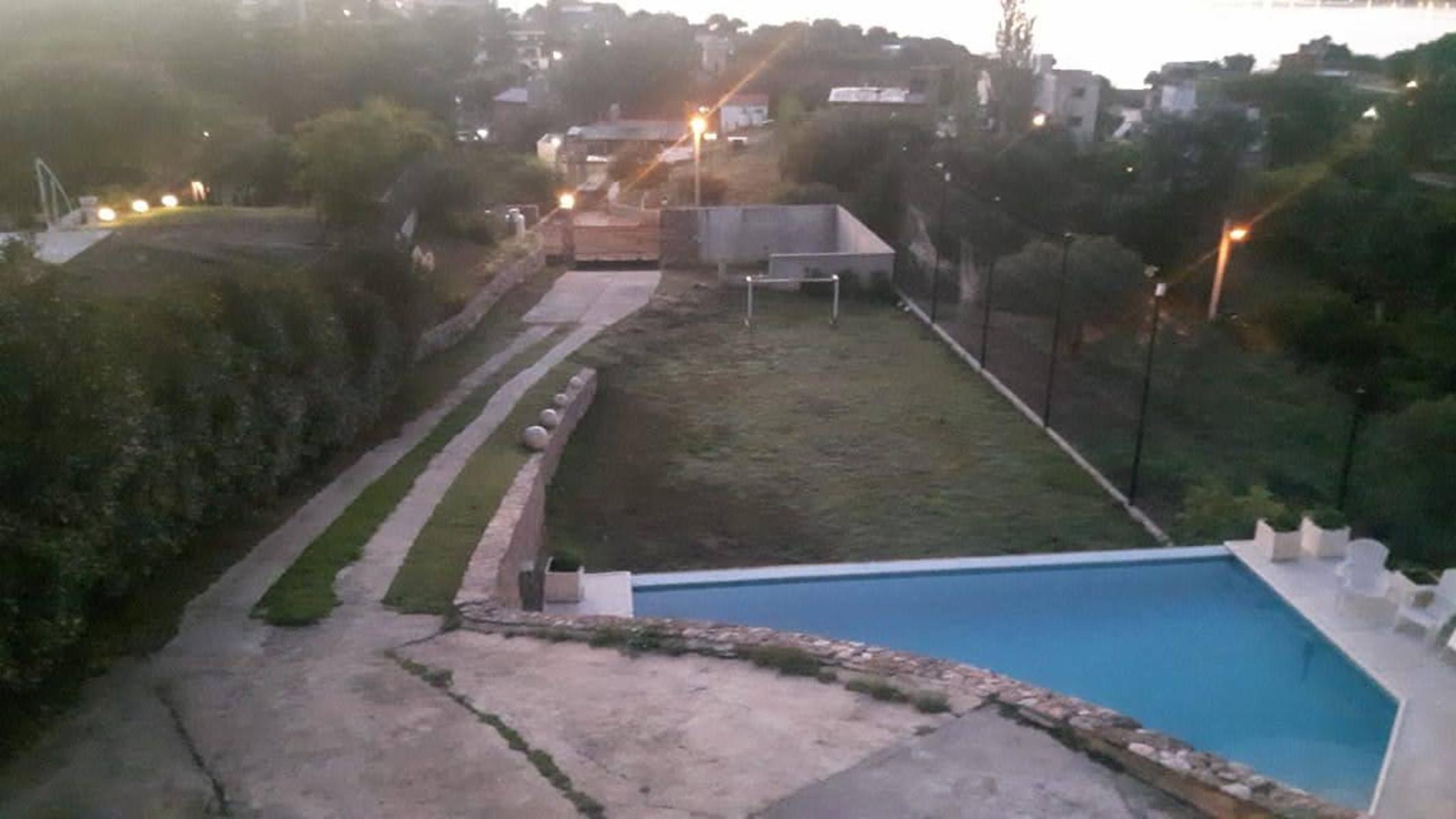 PROPIEDAD DE CATEGORÍA EN BARRIO VILLA DEL LAGO. EXCELENTE CALIDAD DE CONSTRUCCIÓN. VISUALES PANORÁMICAS — foto 5