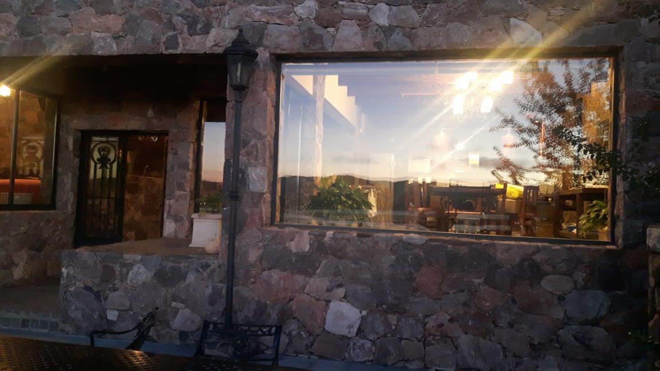 PROPIEDAD DE CATEGORÍA EN BARRIO VILLA DEL LAGO. EXCELENTE CALIDAD DE CONSTRUCCIÓN. VISUALES PANORÁMICAS — foto 8